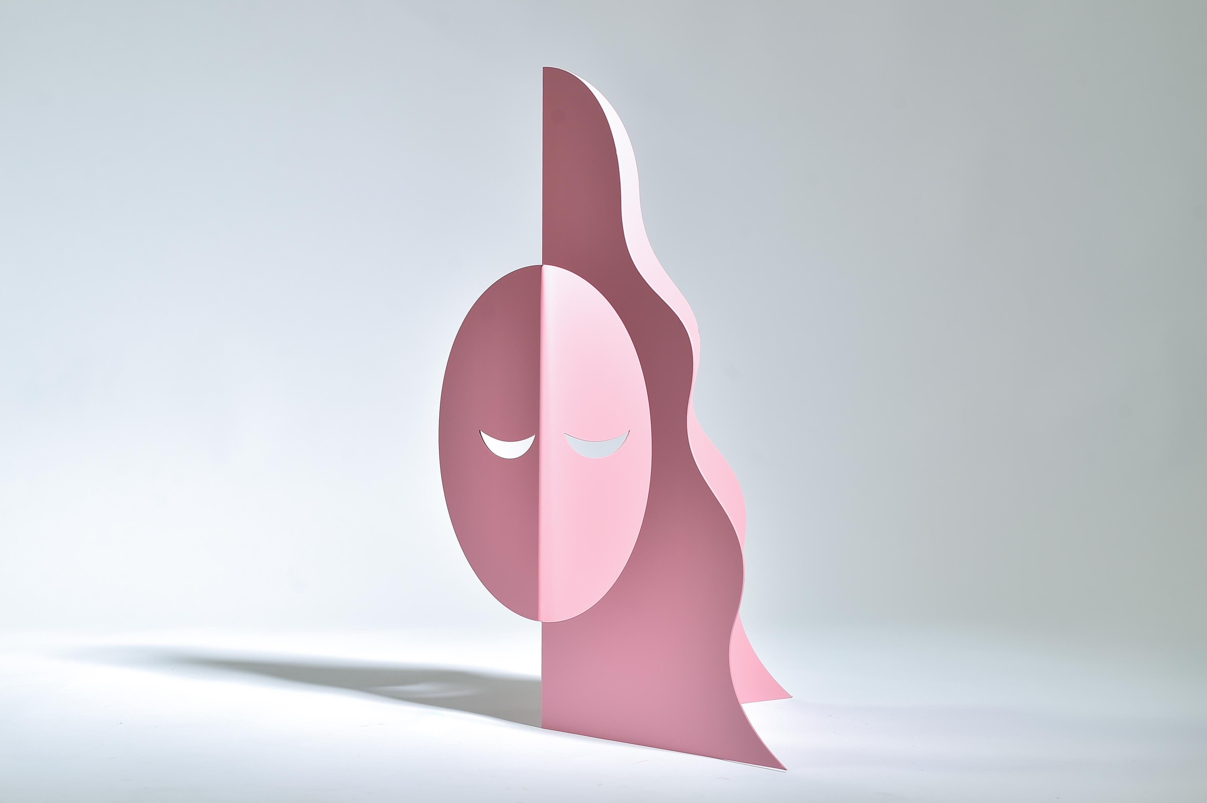 Rosa Mond – abstrakte figurative Skulptur – Sculpture von Gal Melnick