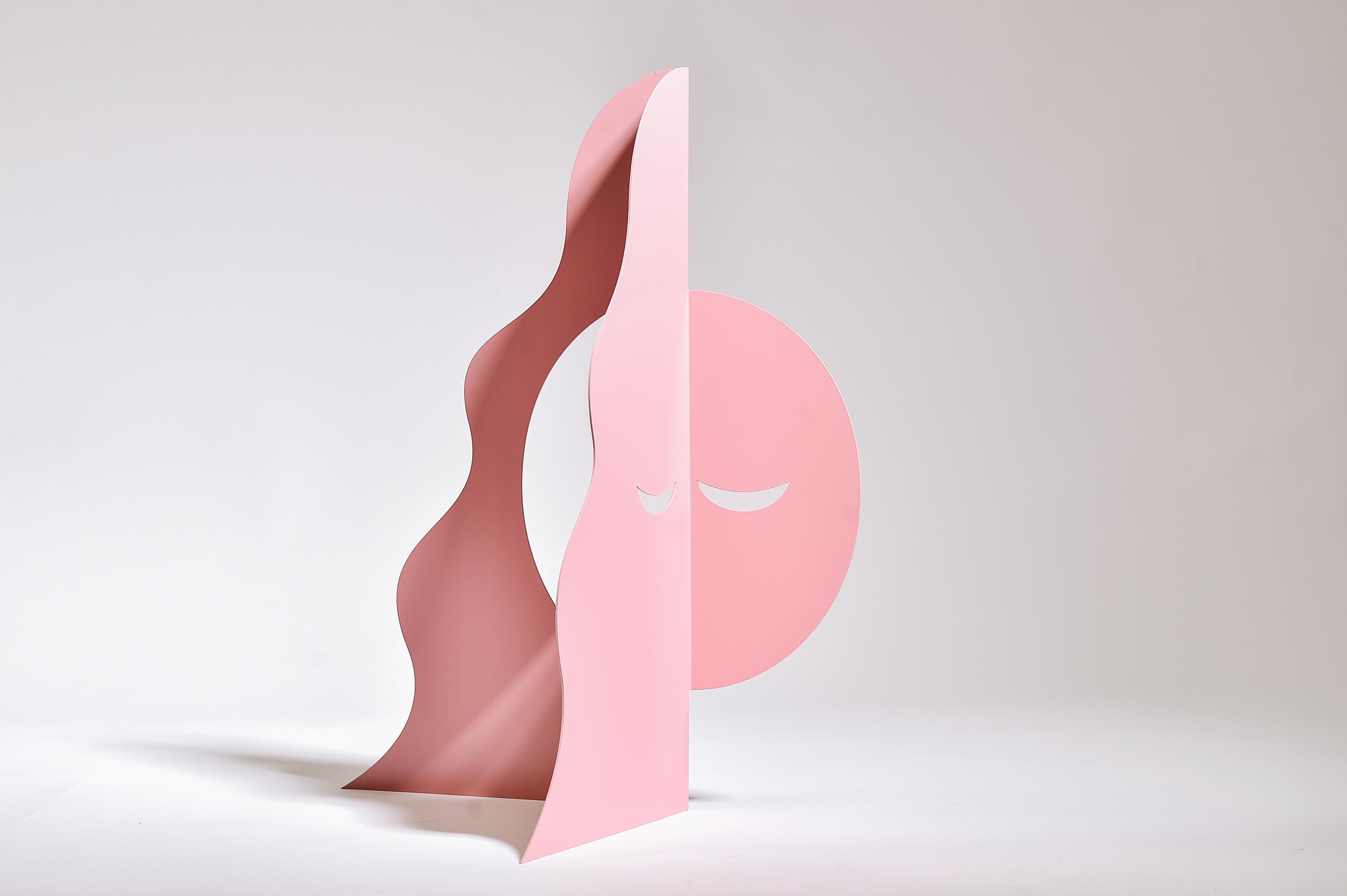 Luna rosa - escultura figurativa abstracta - Figurative Sculpture Gris de Gal Melnick