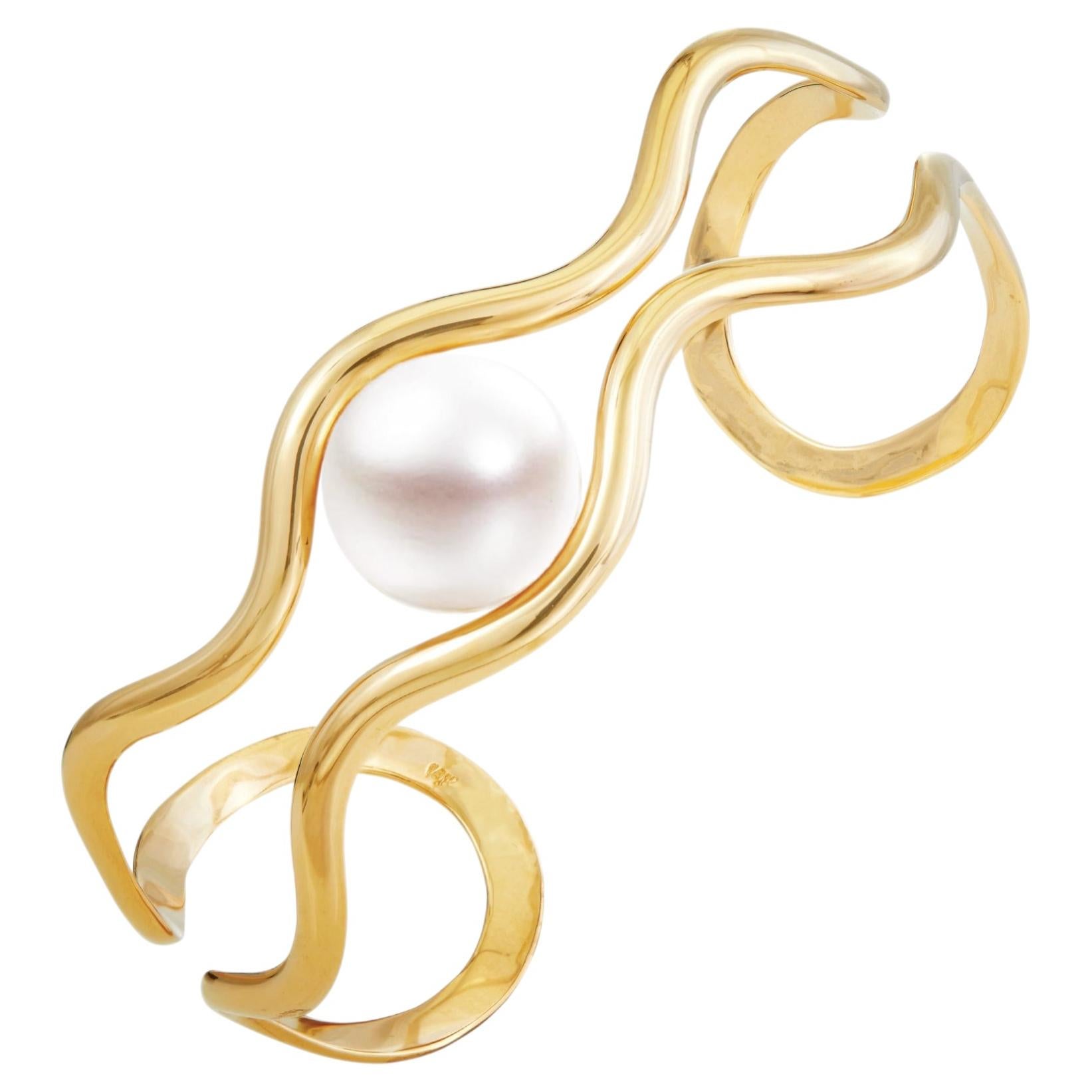 Gala 14k Gold Scallop Cuff with Pearl For Sale