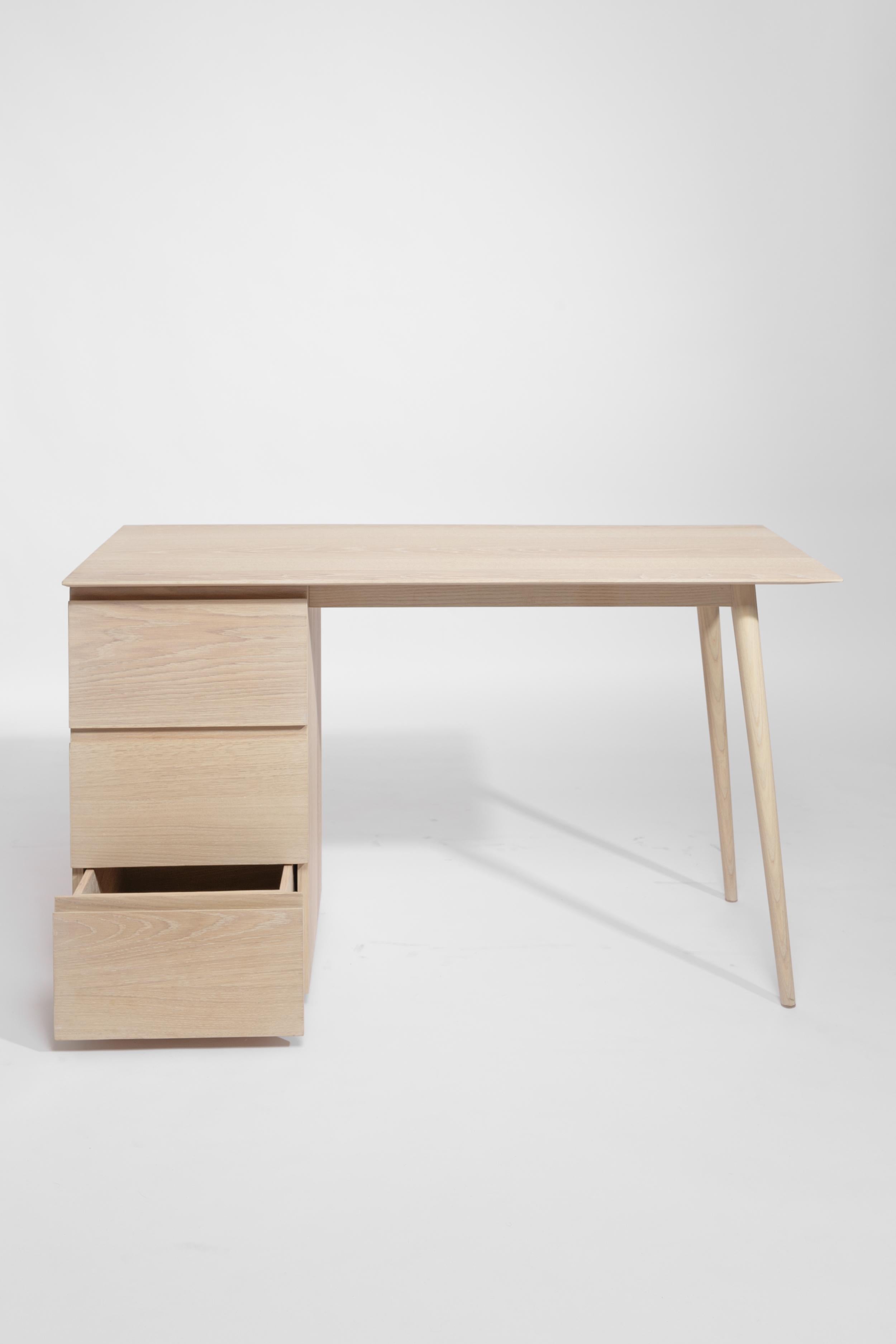 Gala Esche Holzstruktur und Furnier Abdeckung Schreibtisch  im Angebot 1