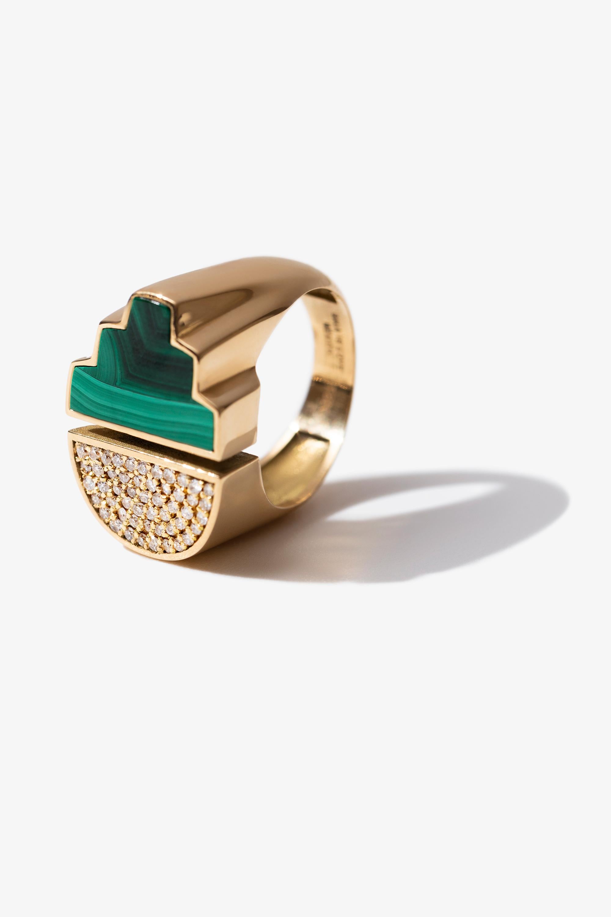 Teotihuacan - City of Gods.

Inspired by the the Teotihuacan Pyramids of the Sun and Moon, our 18-Karat Gold Signet Ring is set with shimmering white diamonds and hand-carved precious Malachite.

Made by hand at our Mexico City atelier.

Model is