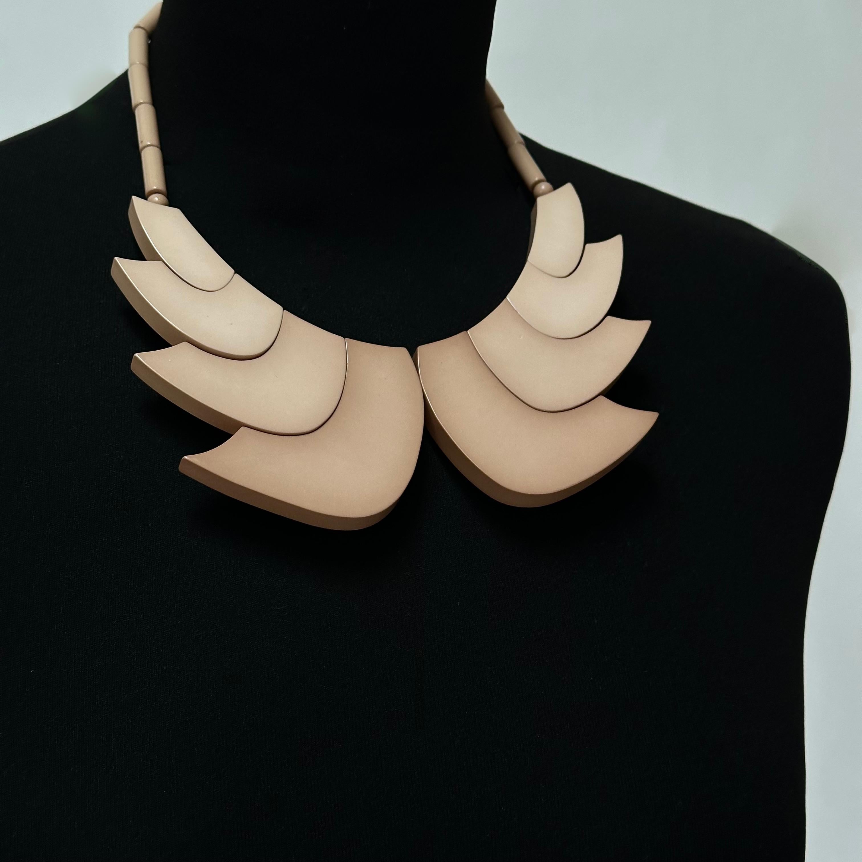 Galalith Collar Necklace, Guillemette L'Hoir, Paris c. 1970 For Sale 3