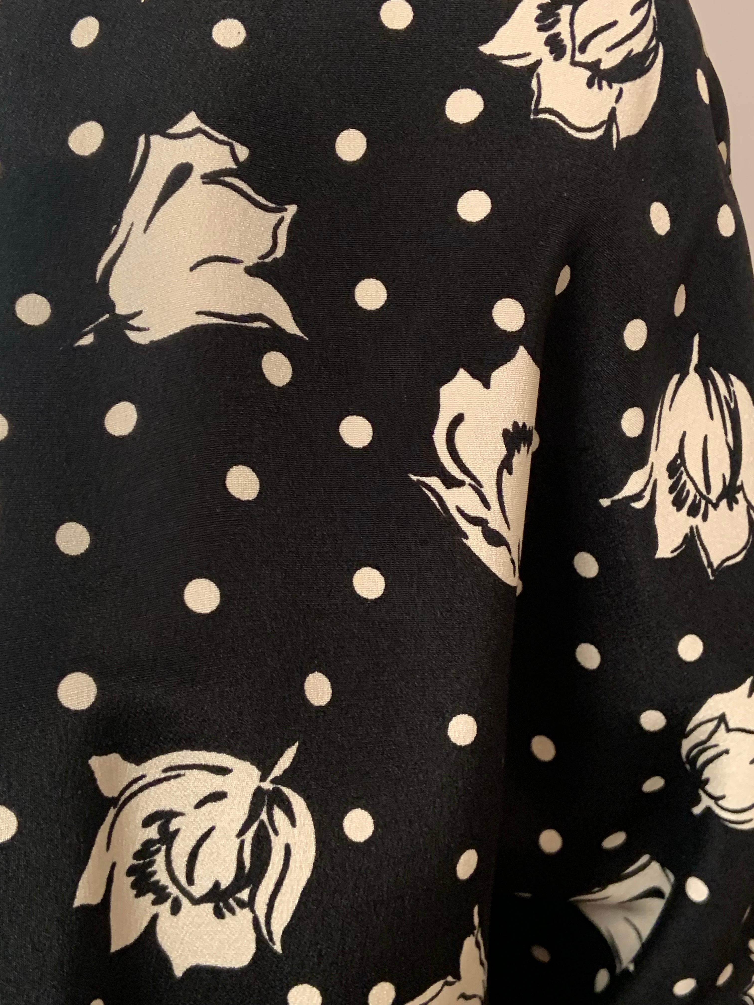 Galanos Jacke aus schwarzer und weißer Seide mit Tulpen und Polka Dots (Schwarz) im Angebot