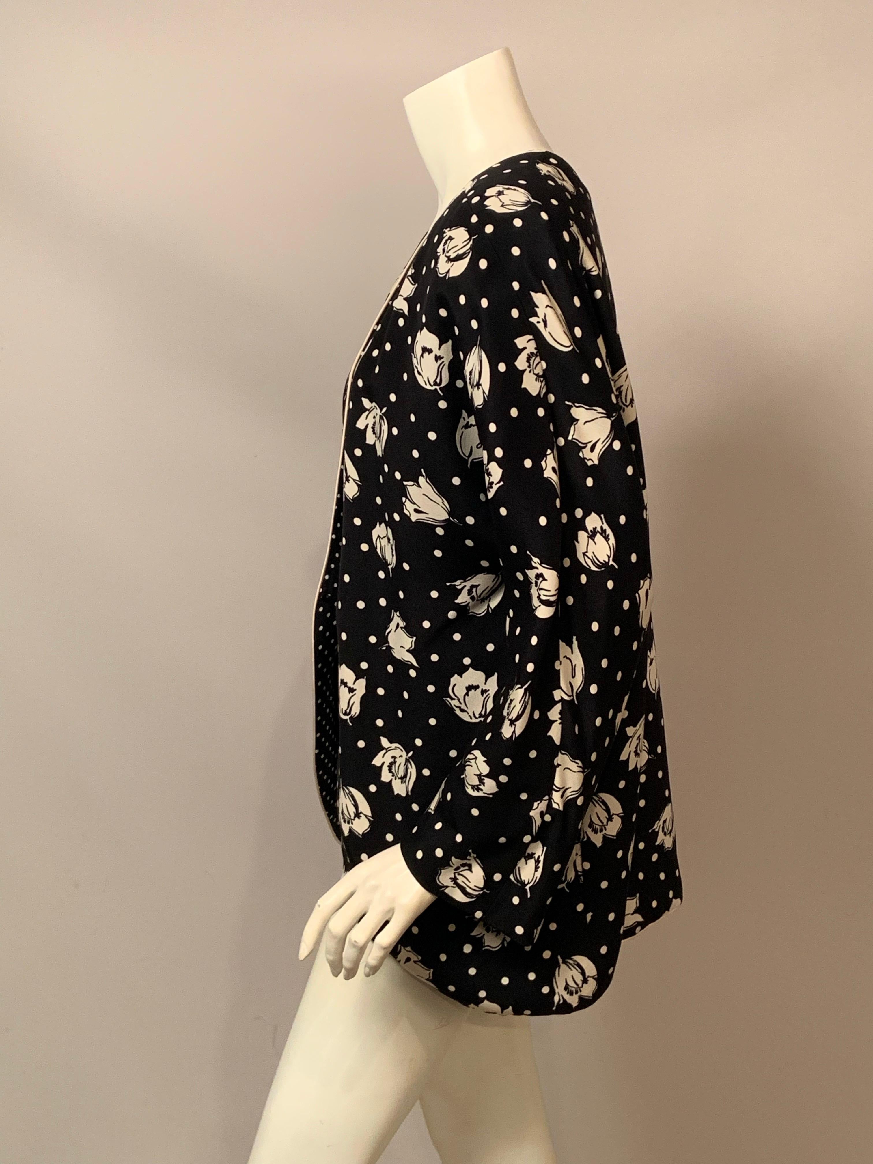 Galanos Jacke aus schwarzer und weißer Seide mit Tulpen und Polka Dots im Zustand „Hervorragend“ im Angebot in New Hope, PA