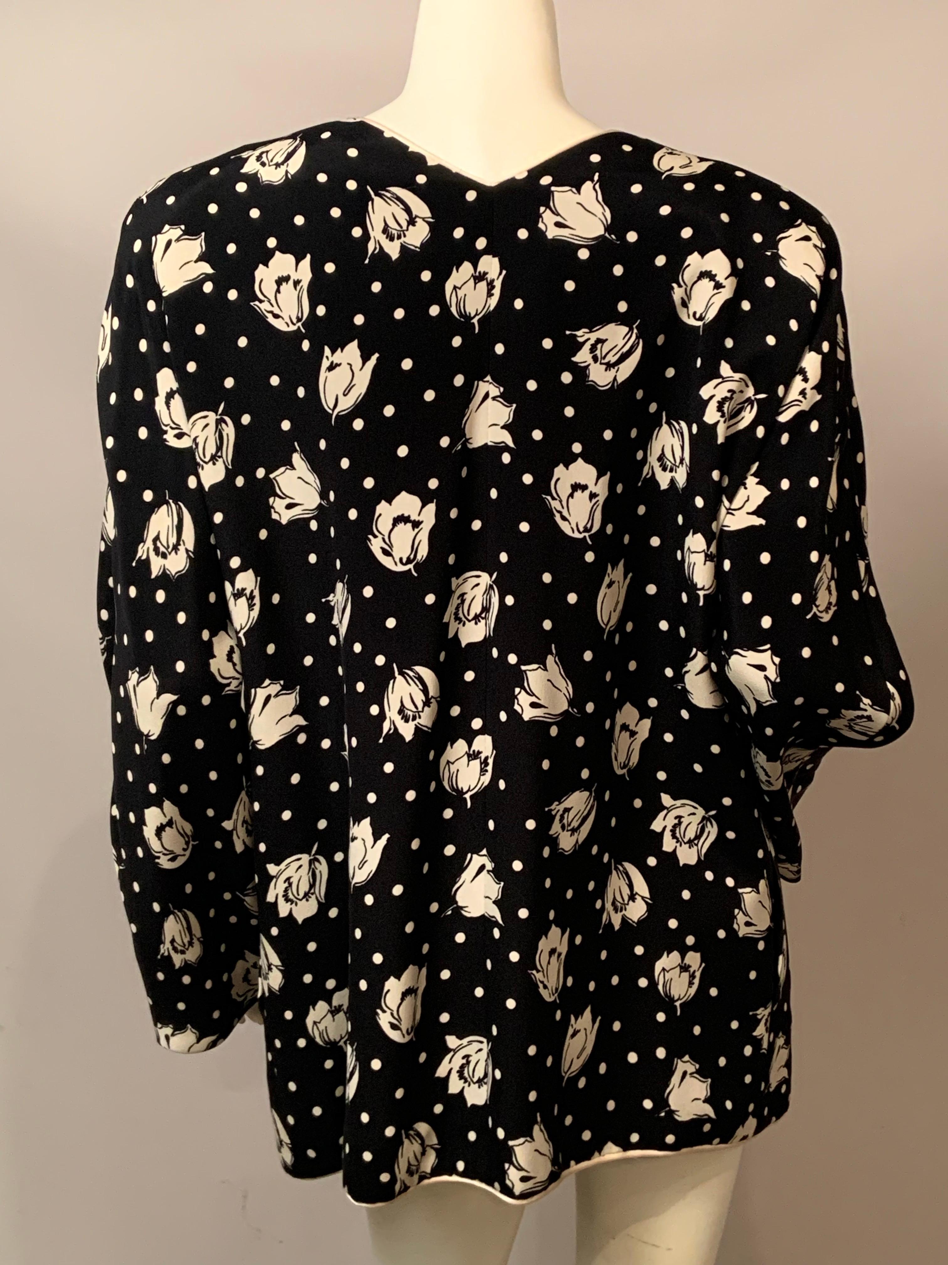 Galanos Jacke aus schwarzer und weißer Seide mit Tulpen und Polka Dots Damen im Angebot