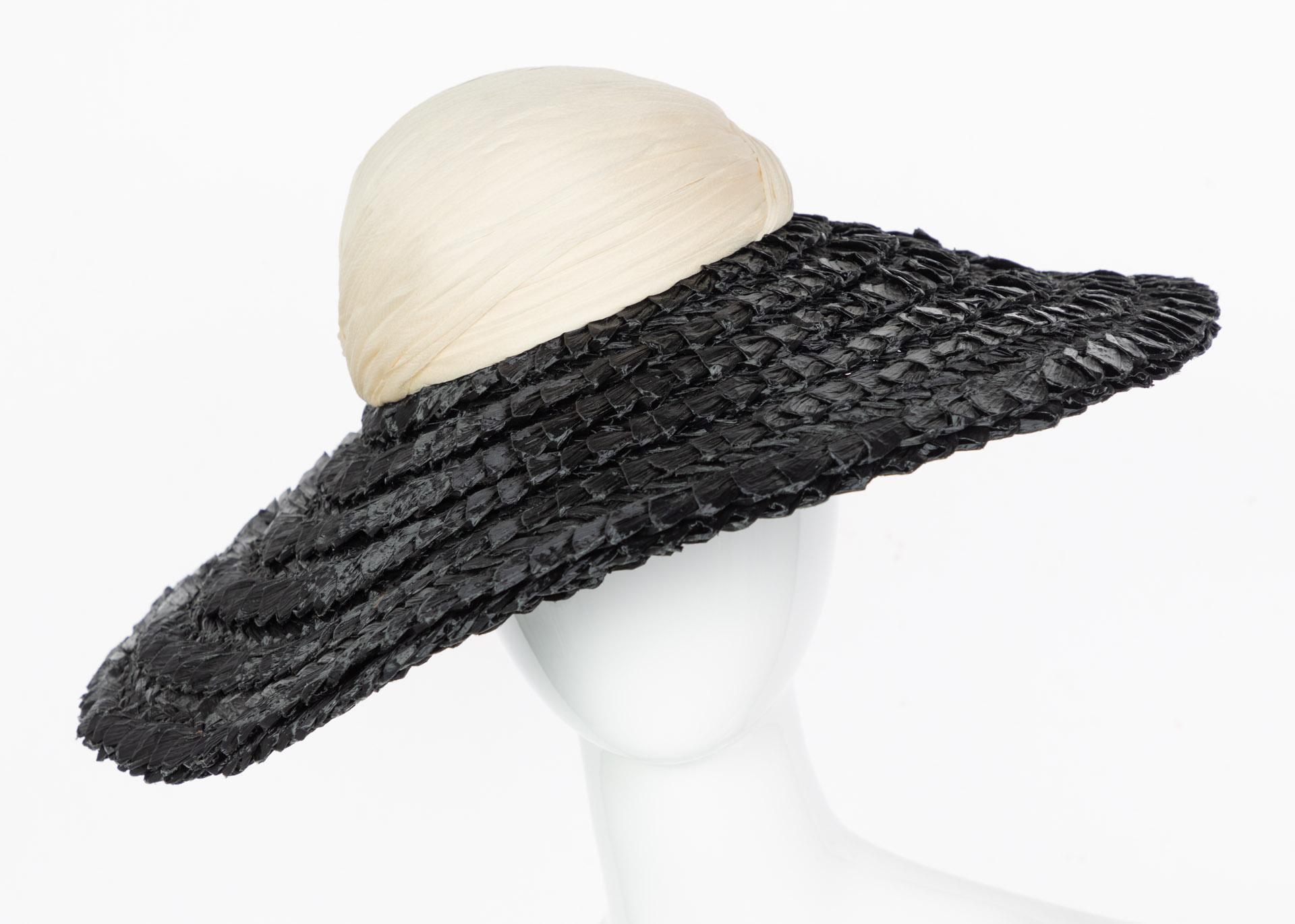 Galanos Couture Elfenbeinfarbener Schwarzer Raffia-Hut aus Seide Damen im Angebot