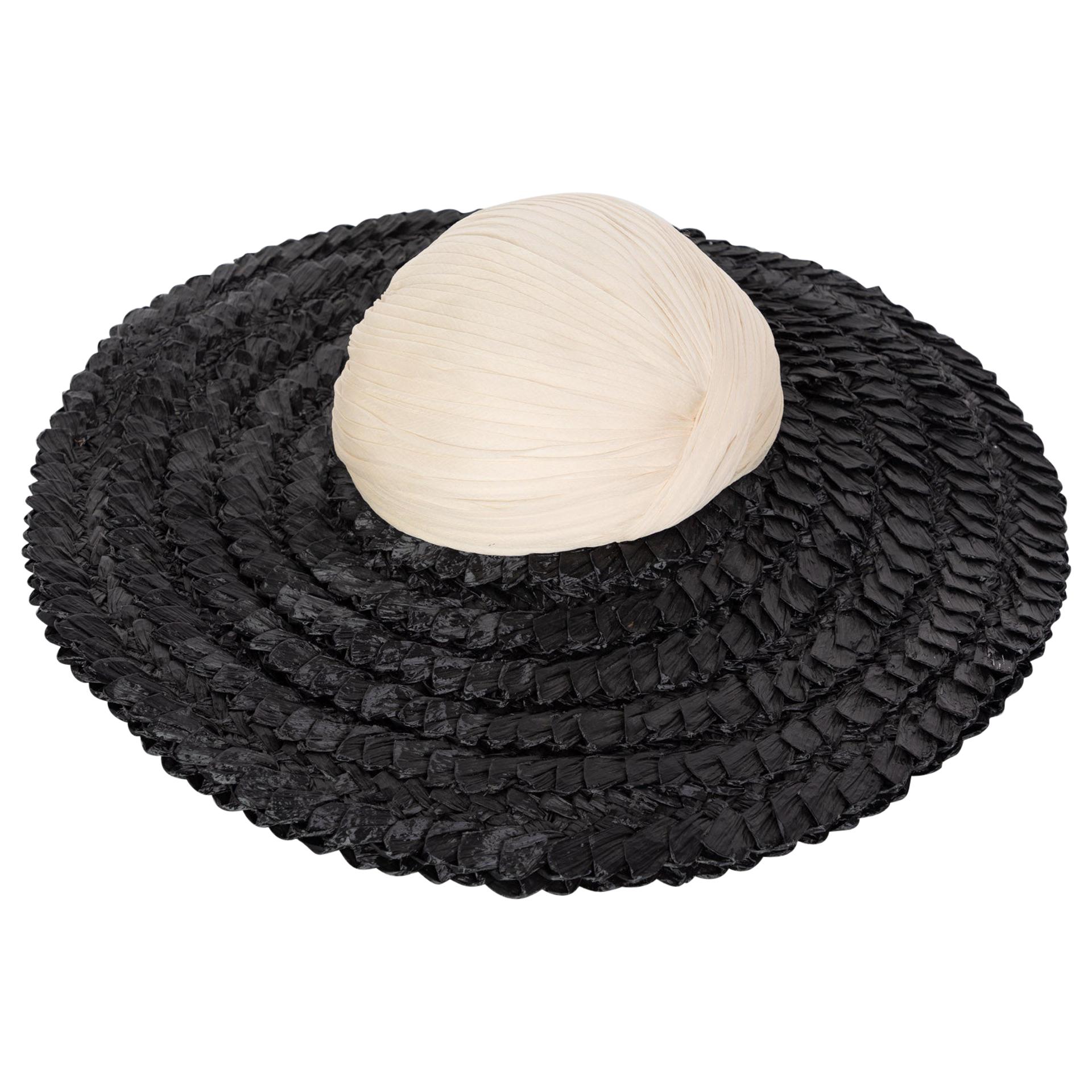 Galanos Couture Elfenbeinfarbener Schwarzer Raffia-Hut aus Seide im Angebot