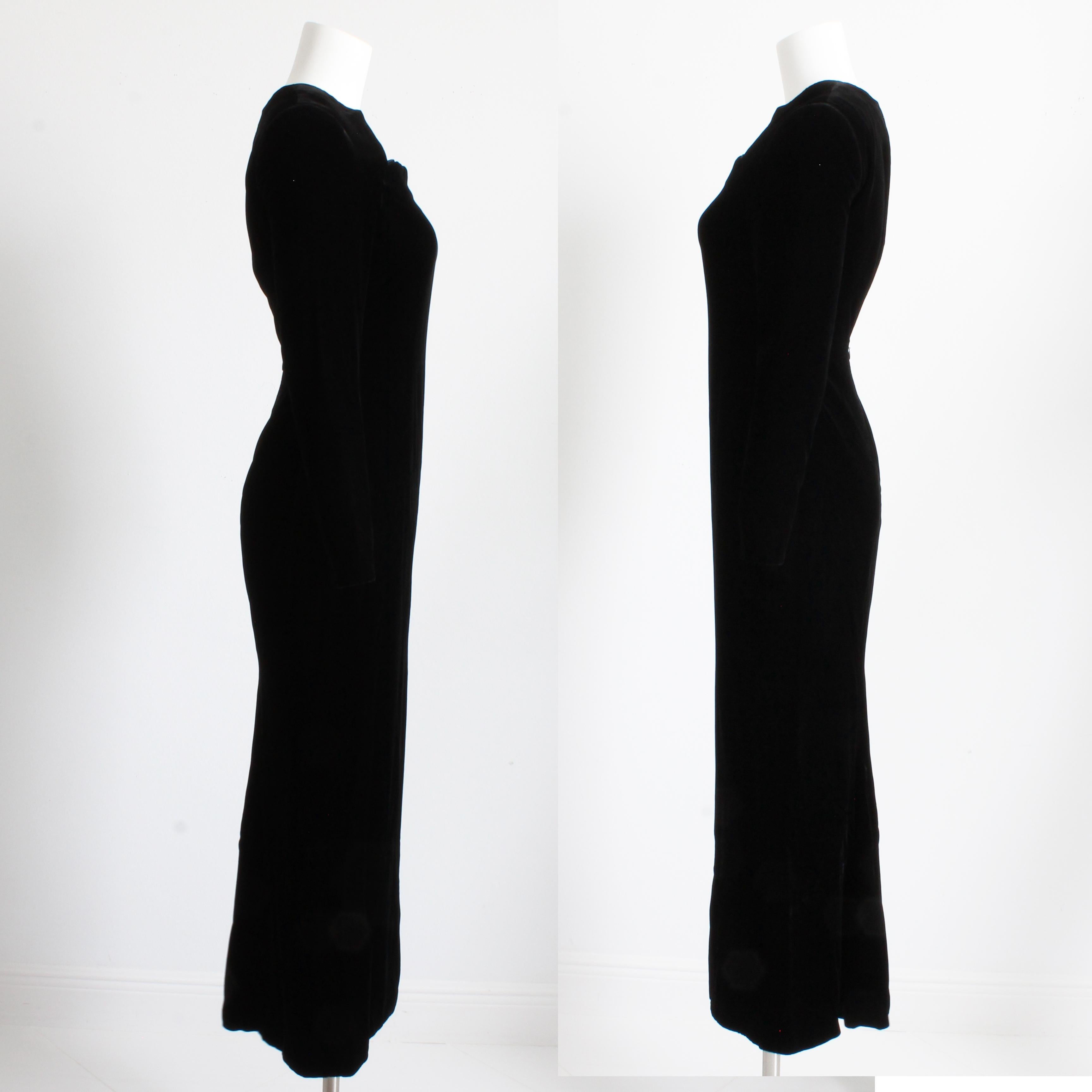 Galanos Evening Gown Formal Long Dress Black Silk Velvet Sculptural Collar en vente 4