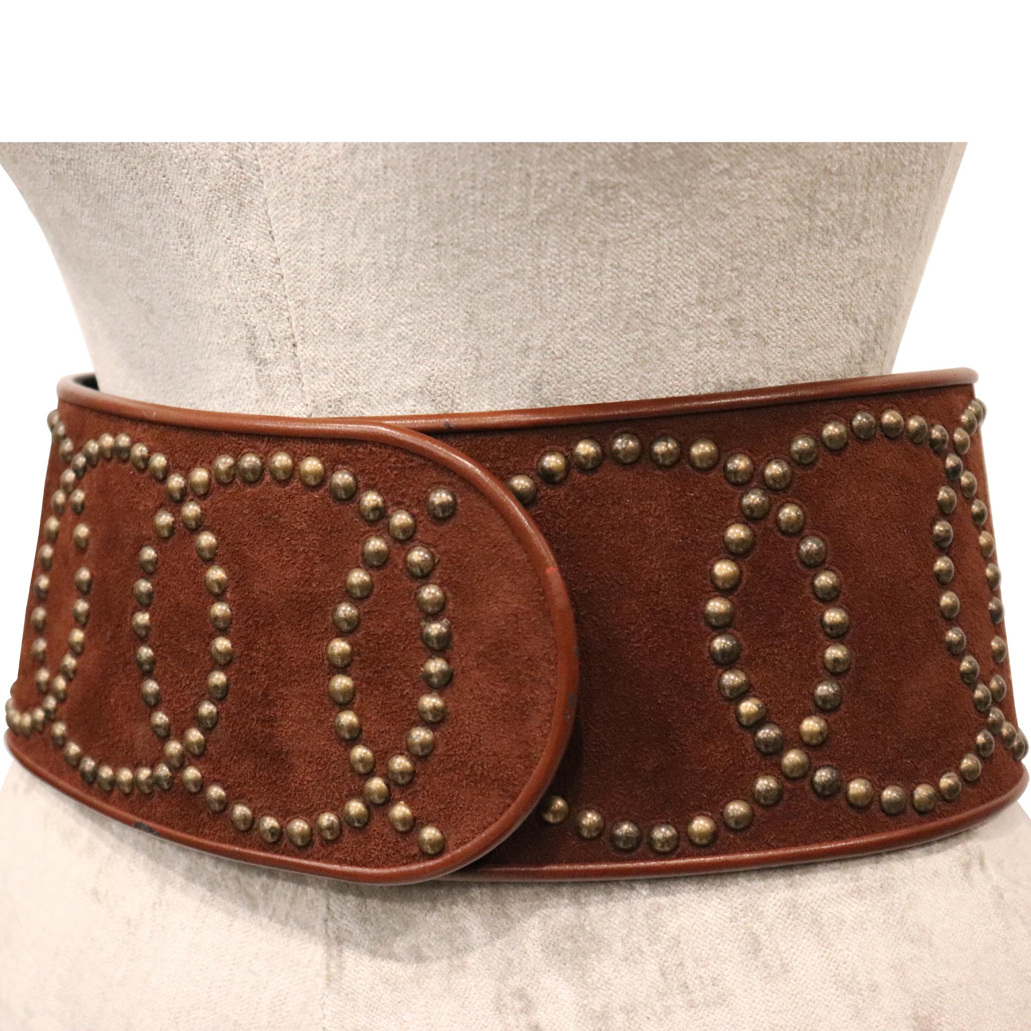 Galanos Large Brown Wide Belt With Bronze Studs. Vintage belt from 1980s in excellent condition 

Measurements:

Longest length - 28.3 inches 
Shortest length - 27 inches 
Height - 4 inches 