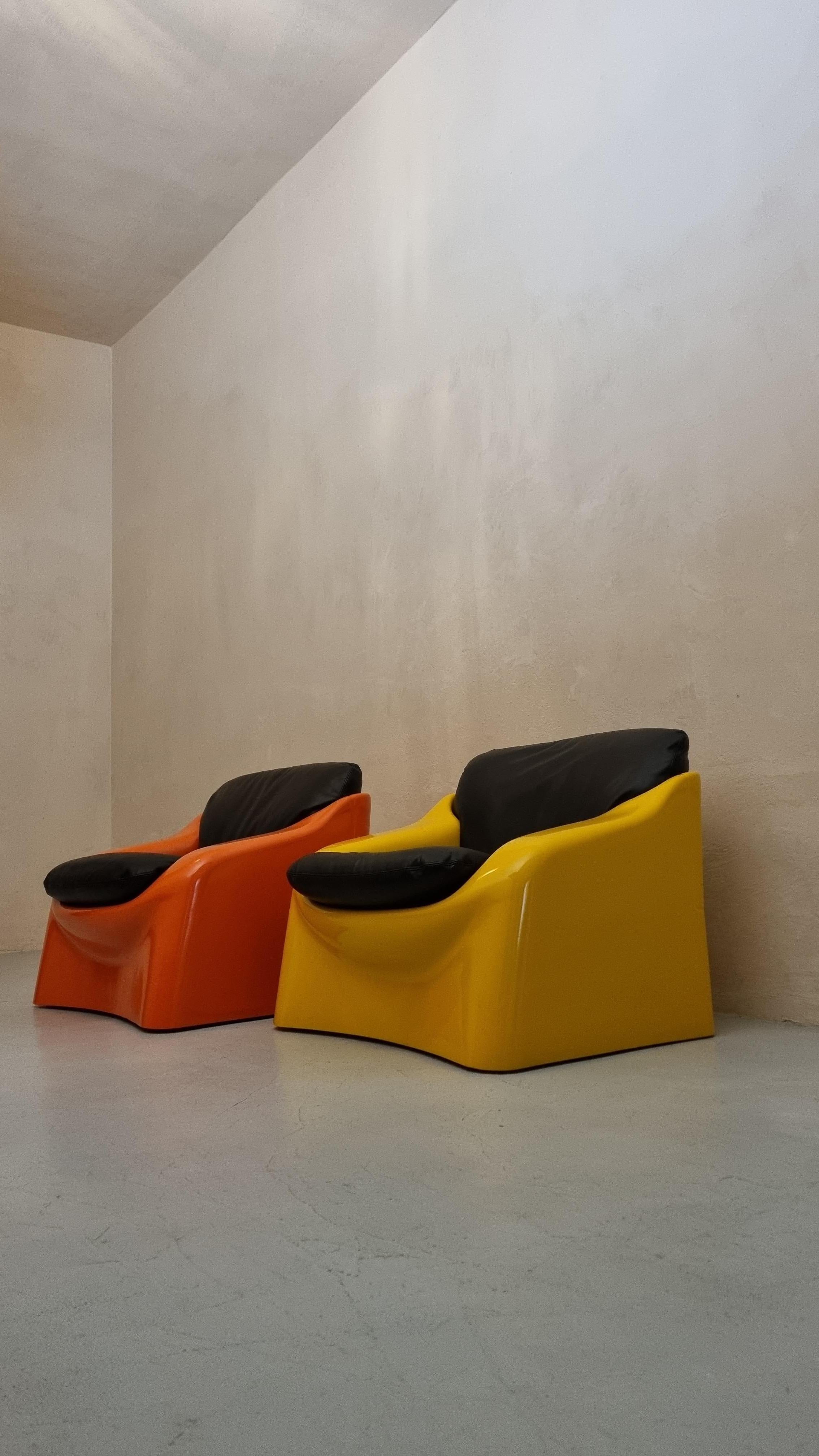 Leather Galassia armchair by Ferdinando Buzzi for Ferruccio Brunati, 1970 For Sale