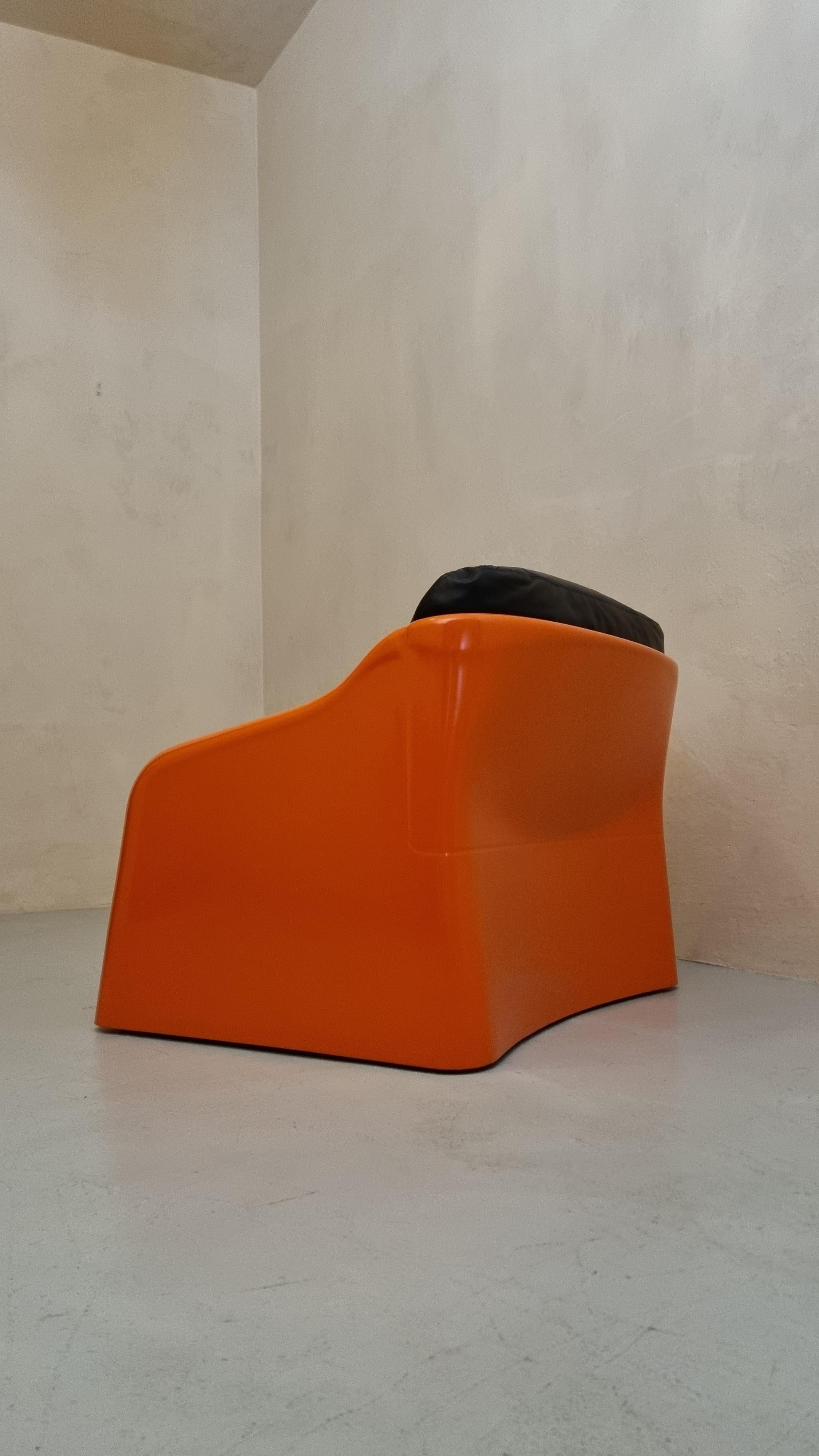 Leather Galassia armchairs by Ferdinando Buzzi for Ferruccio Brunati, 1970 For Sale