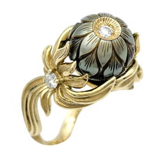 Anillo Flor Galatea de Diamantes y Perlas Cultivadas Talladas en Oro Amarillo de 14 Kilates