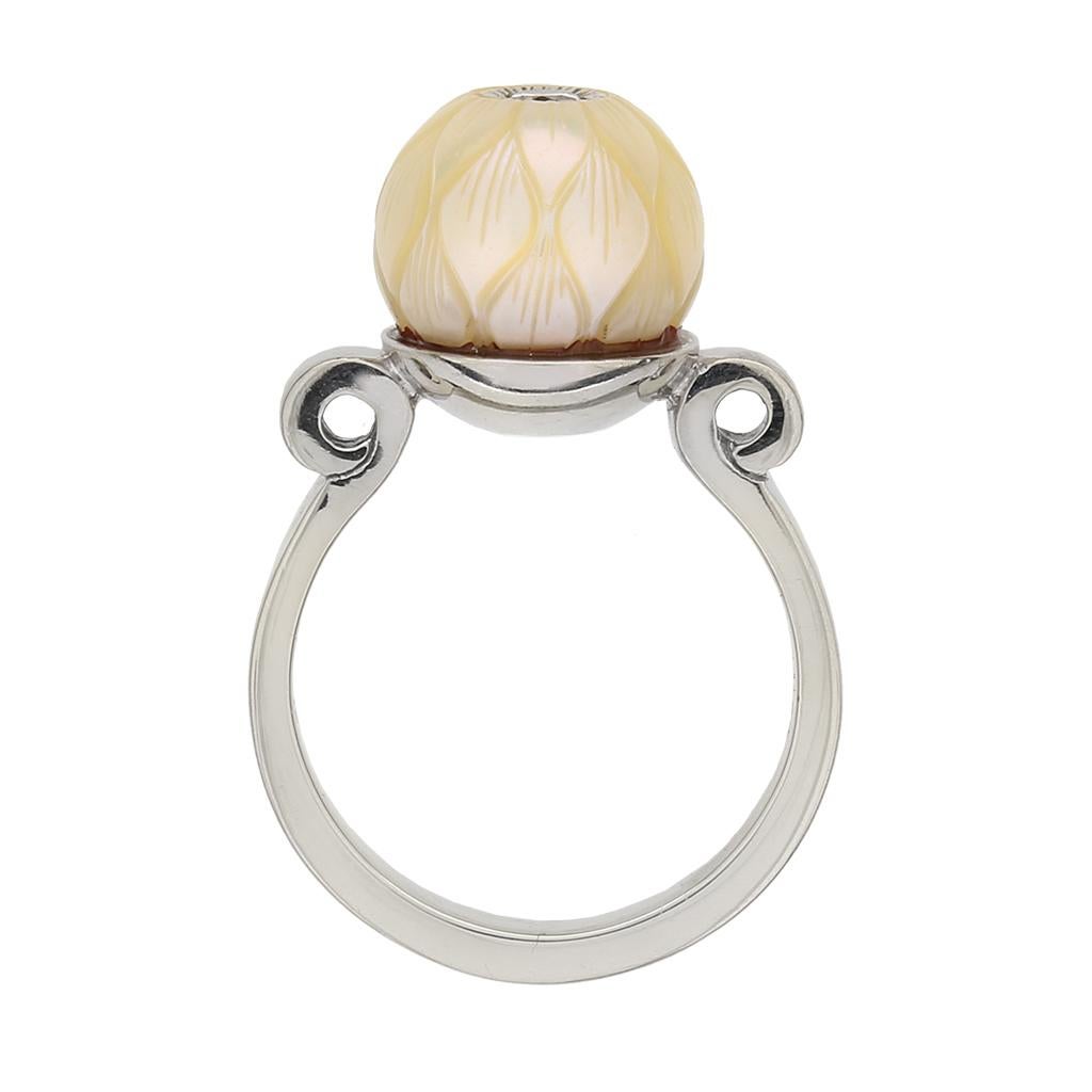 Galatia LuckDaisy 14K Ring mit geschnitzten Perlen und Diamanten im Zustand „Hervorragend“ im Angebot in Fuquay Varina, NC