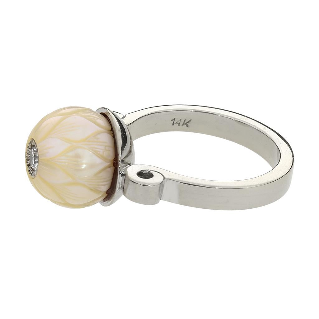 Galatia LuckDaisy 14K Ring mit geschnitzten Perlen und Diamanten für Damen oder Herren im Angebot