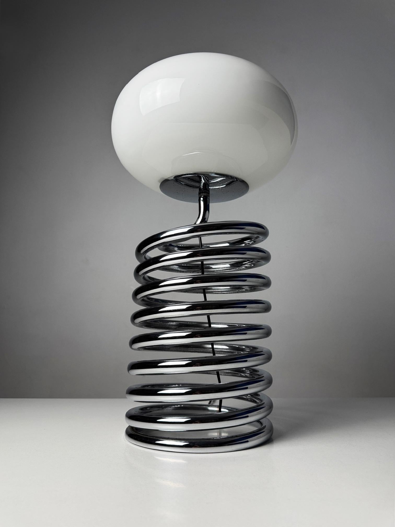Mid-Century Modern Lampe de table Galaxia par FASE, A Space, 1970s - Design Spiral iconique de l'ère spatiale en vente