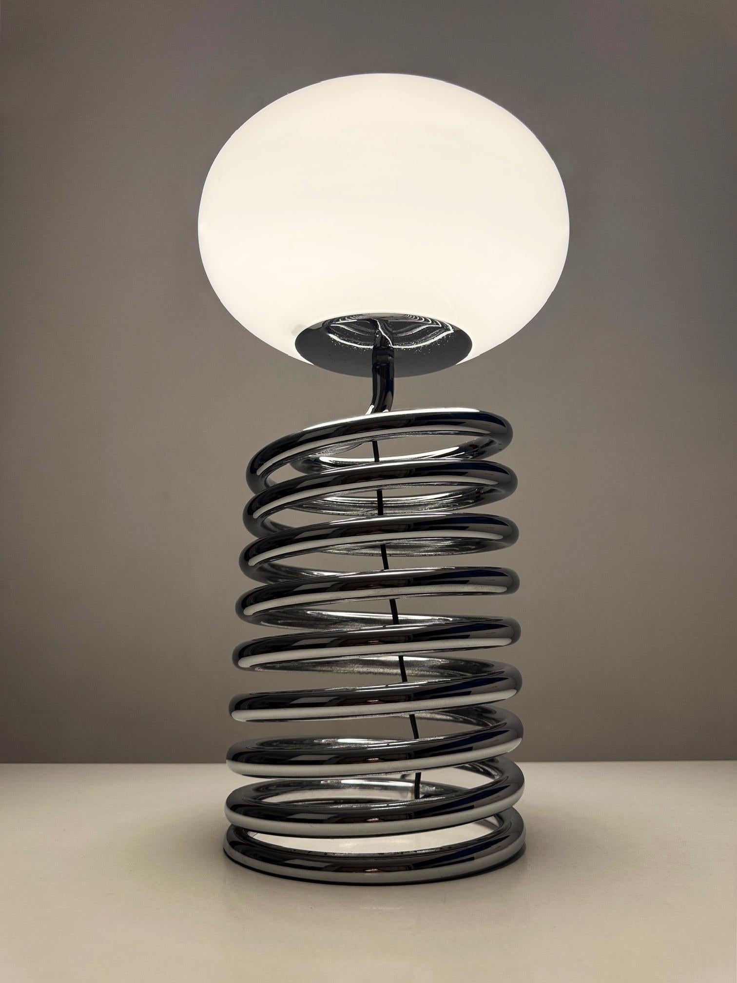 Lampe de table Galaxia par FASE, A Space, 1970s - Design Spiral iconique de l'ère spatiale en vente 2