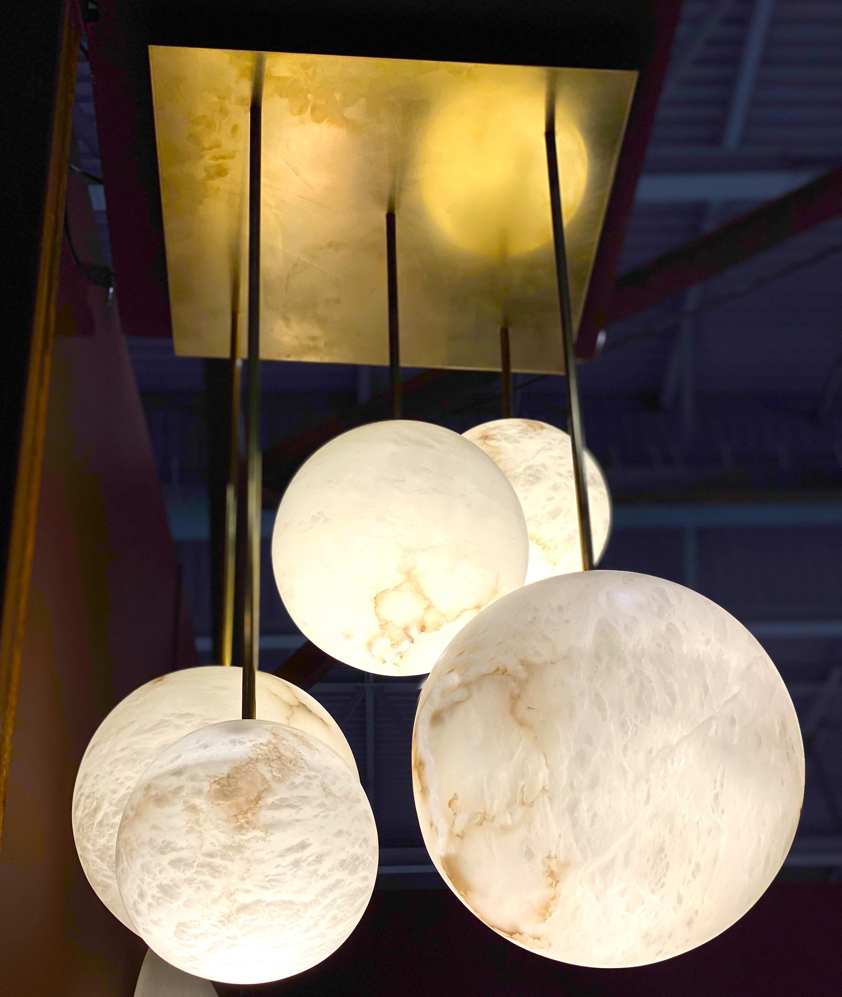 Alabastro Lampadario a globo in marmo alabastro italiano contemporaneo Galaxy in vendita