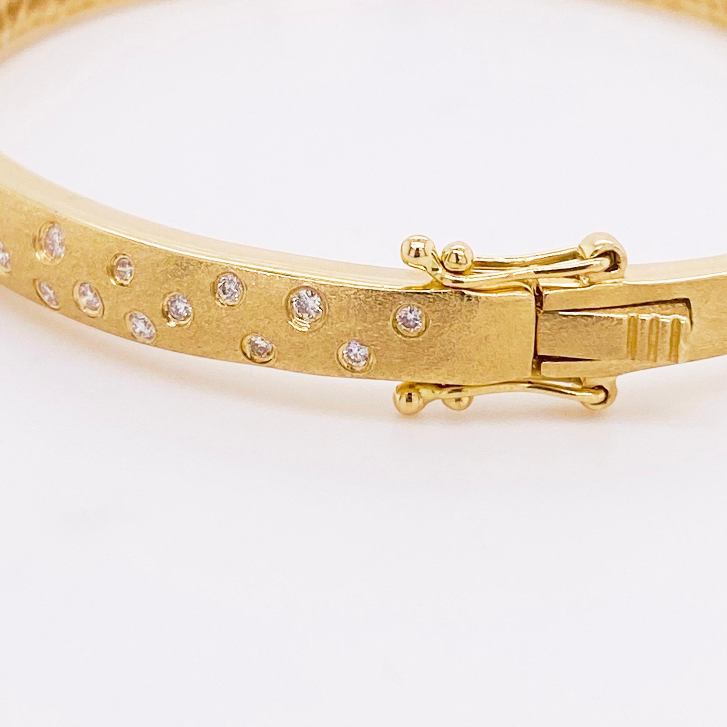 Taille ronde Bracelet Galaxy Diamond, .83 carat, or 14 carats, Confetti, Bangle, Brushed en vente