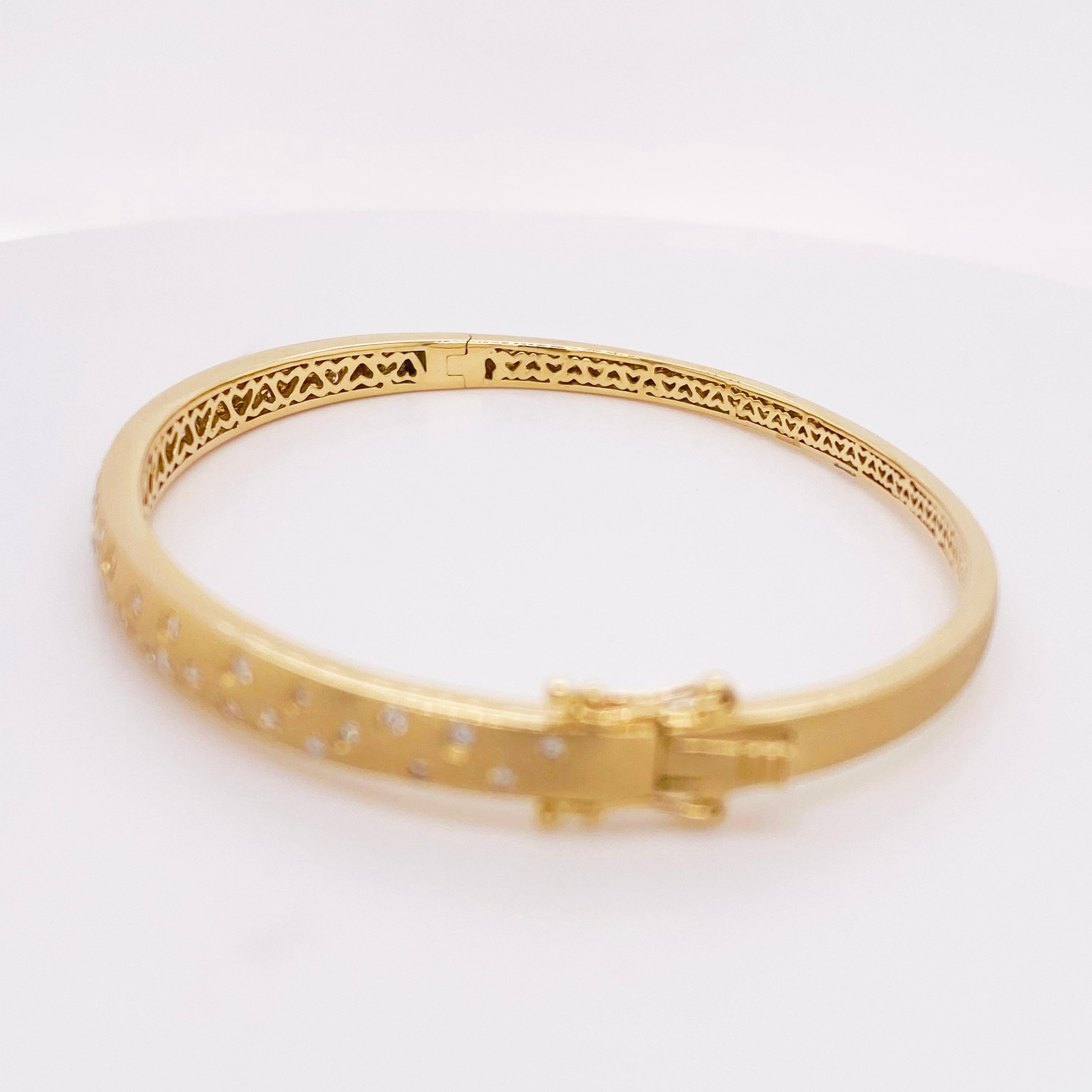 Galaxy Diamant-Armband, .83 Karat, 14 Karat Gold, Konfetti, Armreif, gebürstet im Zustand „Neu“ im Angebot in Austin, TX