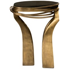 Table d'appoint Galaxy Small en galuchat noir et laiton patiné par Kifu Paris