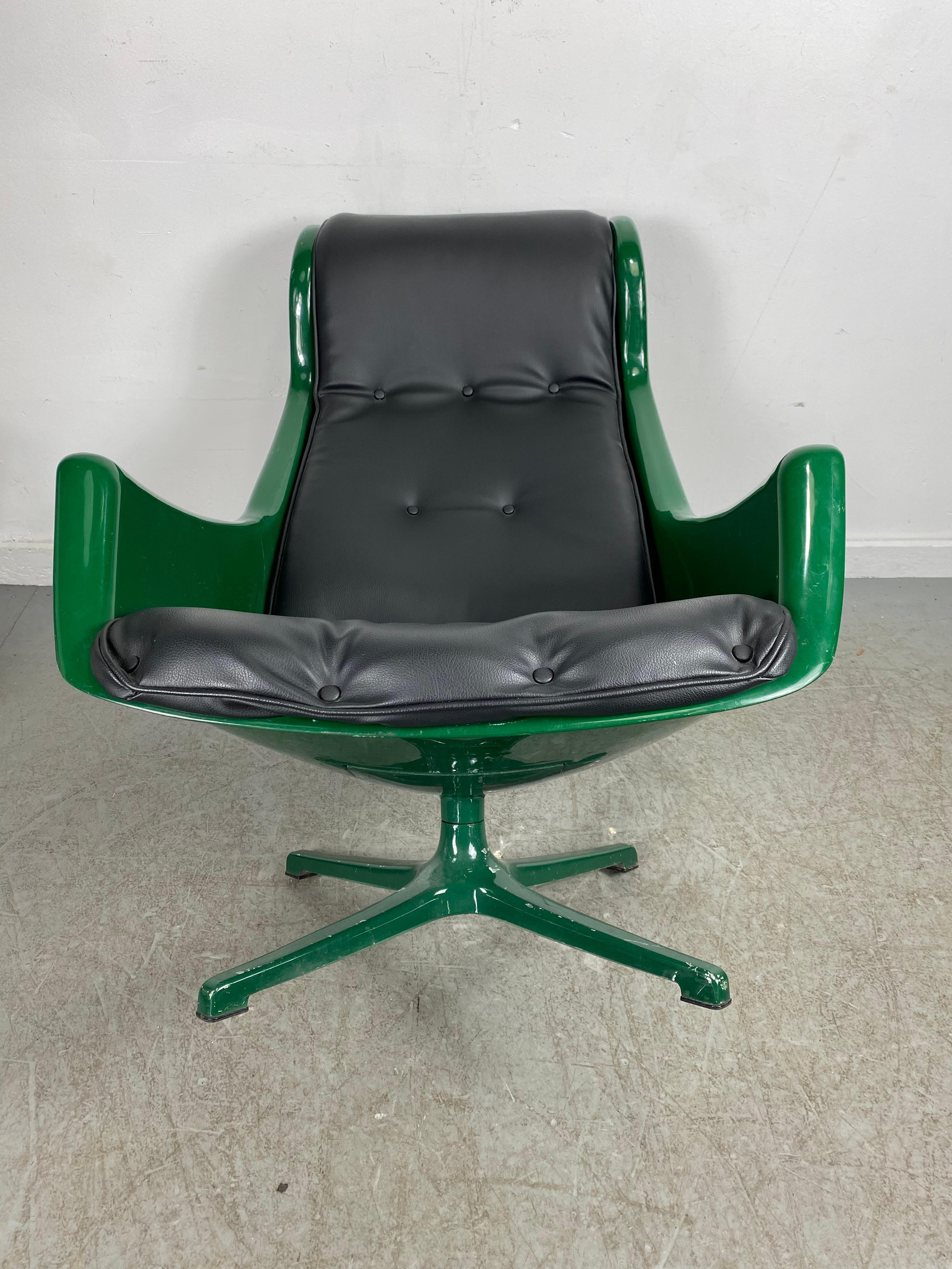 Produced in the period from 1970-1979 by Alf Svensson and Yngve Sandström for DUX of Sweden. Very rare green example, extremely comfortable. Amazing design, superior quality. Hand delivery avail to New York City or anywhere en route from Buffalo