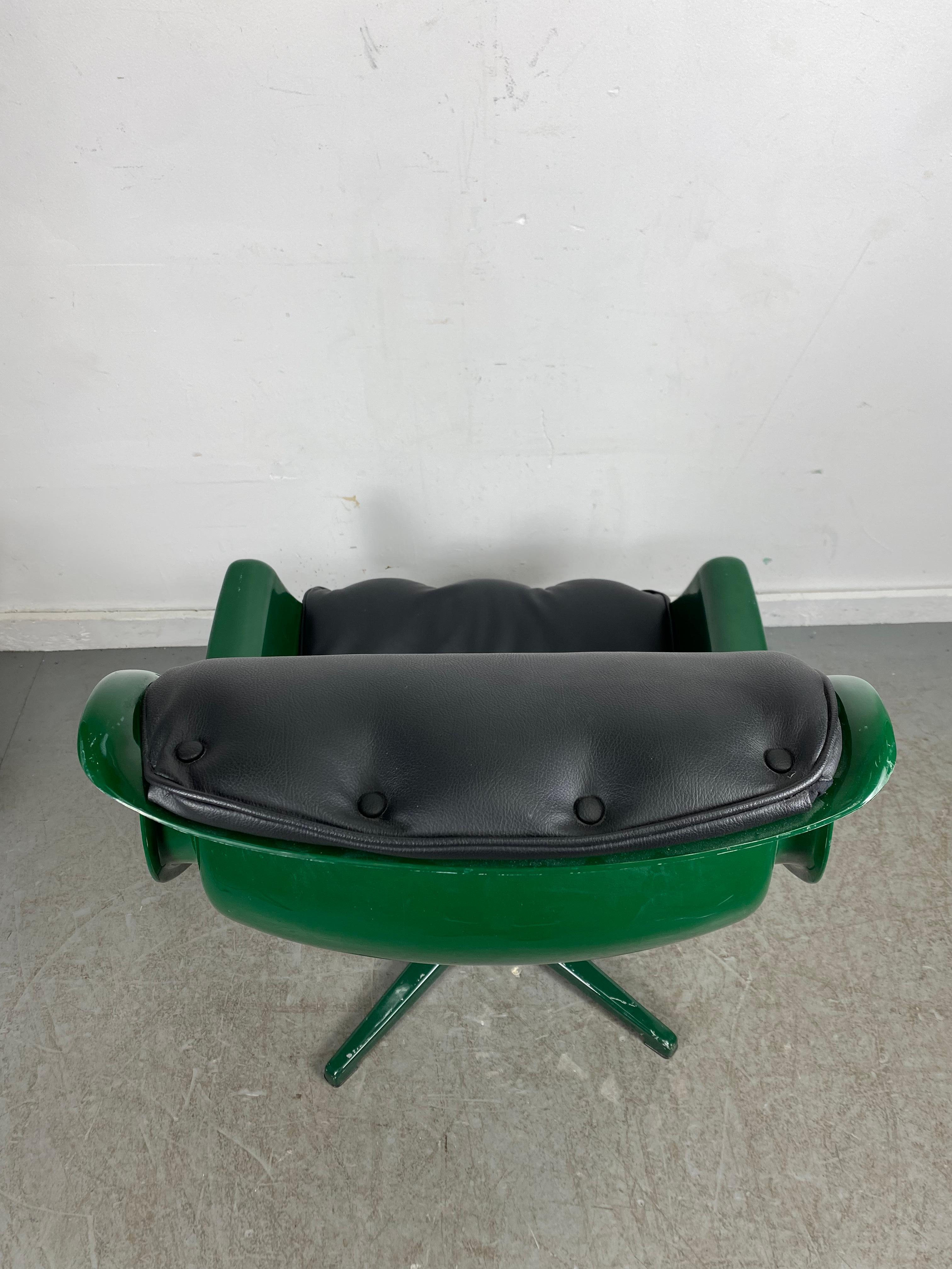 Late 20th Century Galaxy Swivel Loungechair B DUX of Sweden, Unusual Color, Space Age Modernist