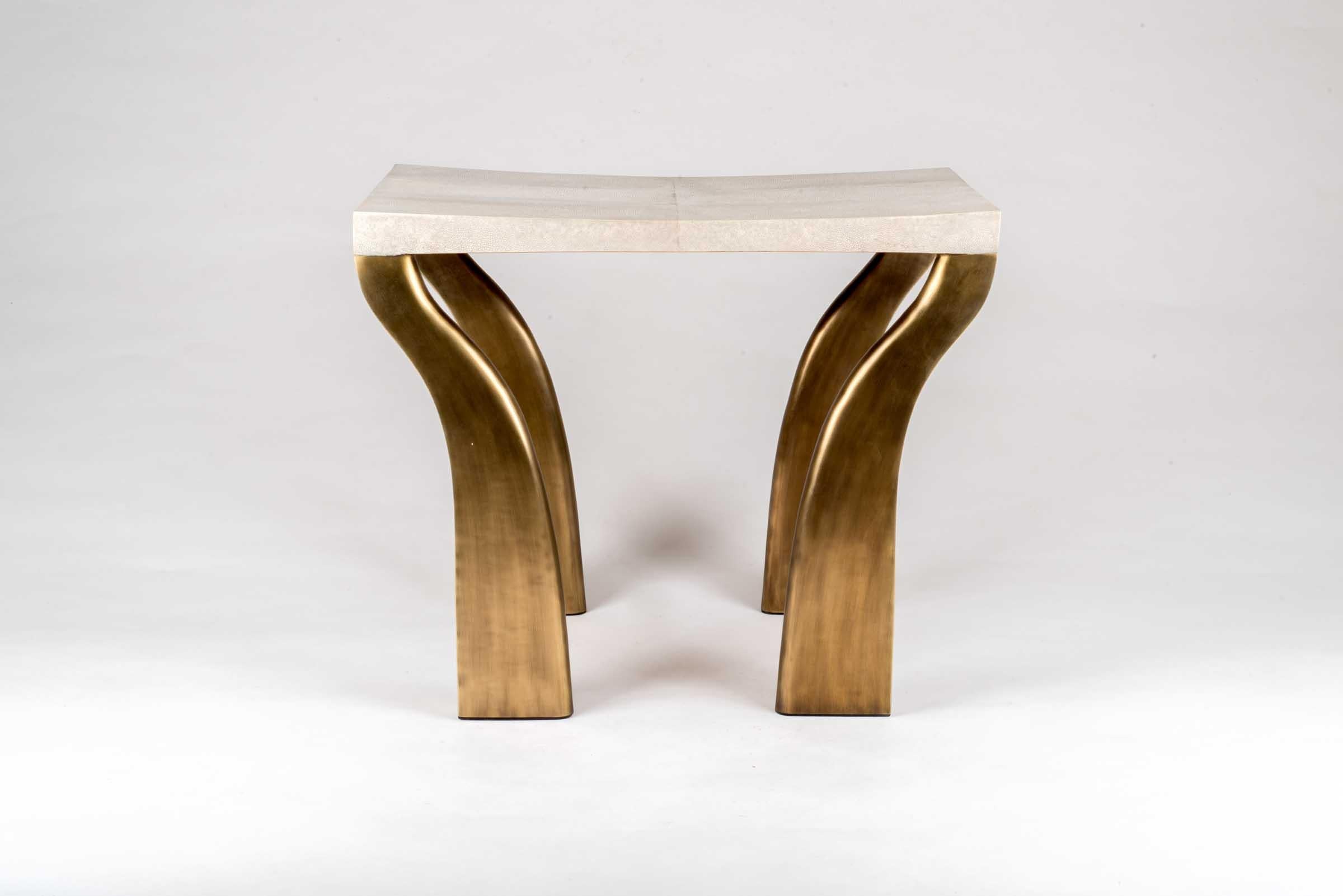 Escritorio Galaxy de piel de zapa crema y latón patinado bronce by Kifu Paris Siglo XXI y contemporáneo en venta