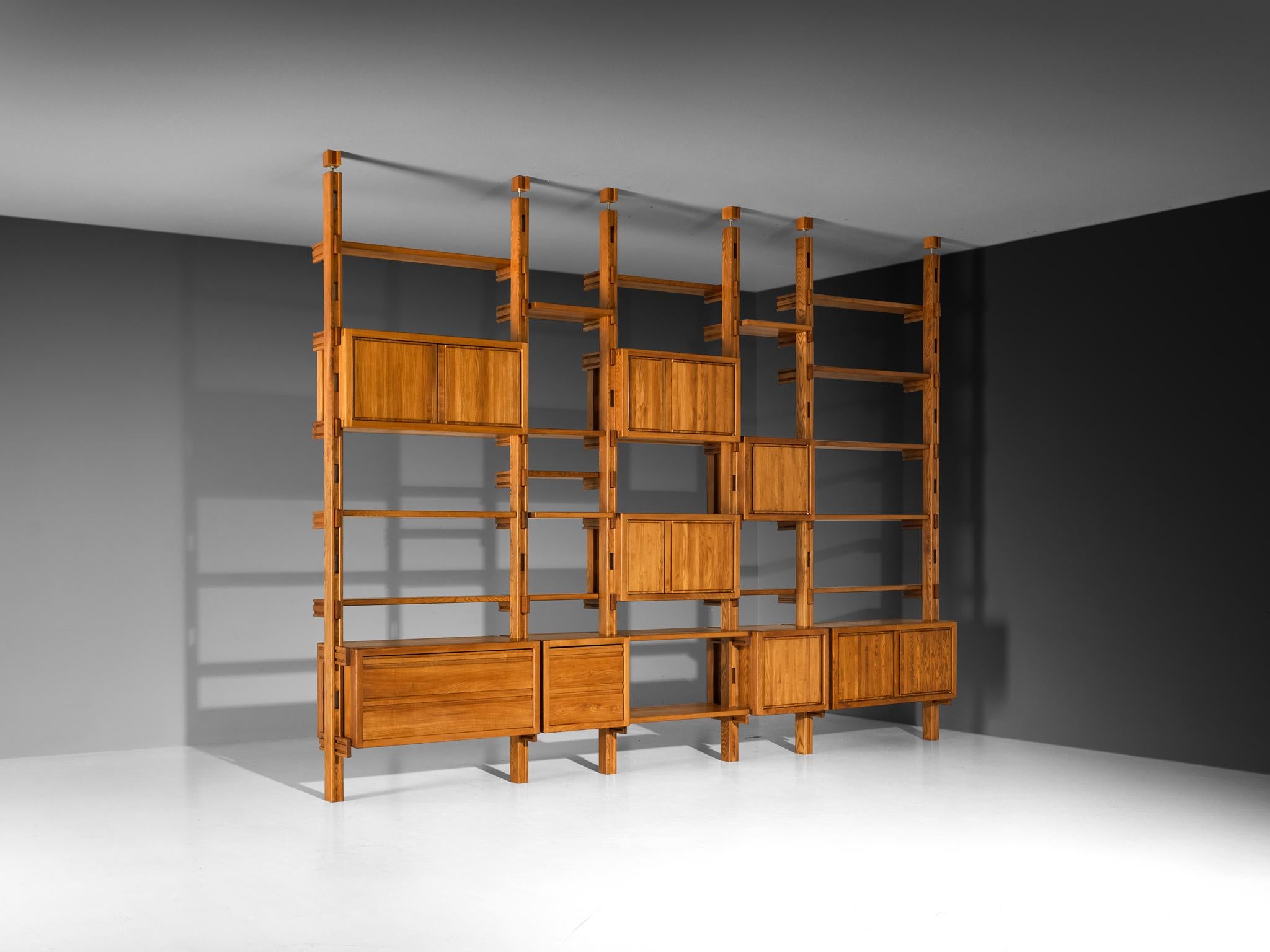 Galerie l'Orme, modular wall unit or room divider, solid elm, leather, France, 1970s

Grand modular wall unit or room divider manufactured by Galerie l'Orme in Paris. Executed in solid elm, this piece exhibits a sturdy wooden frame with a dynamic
