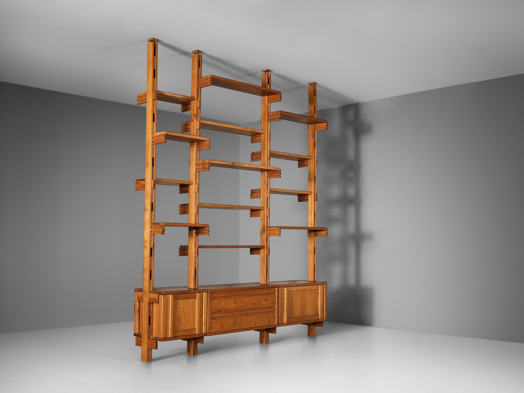 Galerie l'Orme, modular wall unit, elm, France, 1970s

Dazzling French modular wall unit manufactured by Galerie l'Orme in Paris. Executed in solid elm, this modular piece exhibits a sturdy wooden frame with a dynamic grain pattern and joinery that