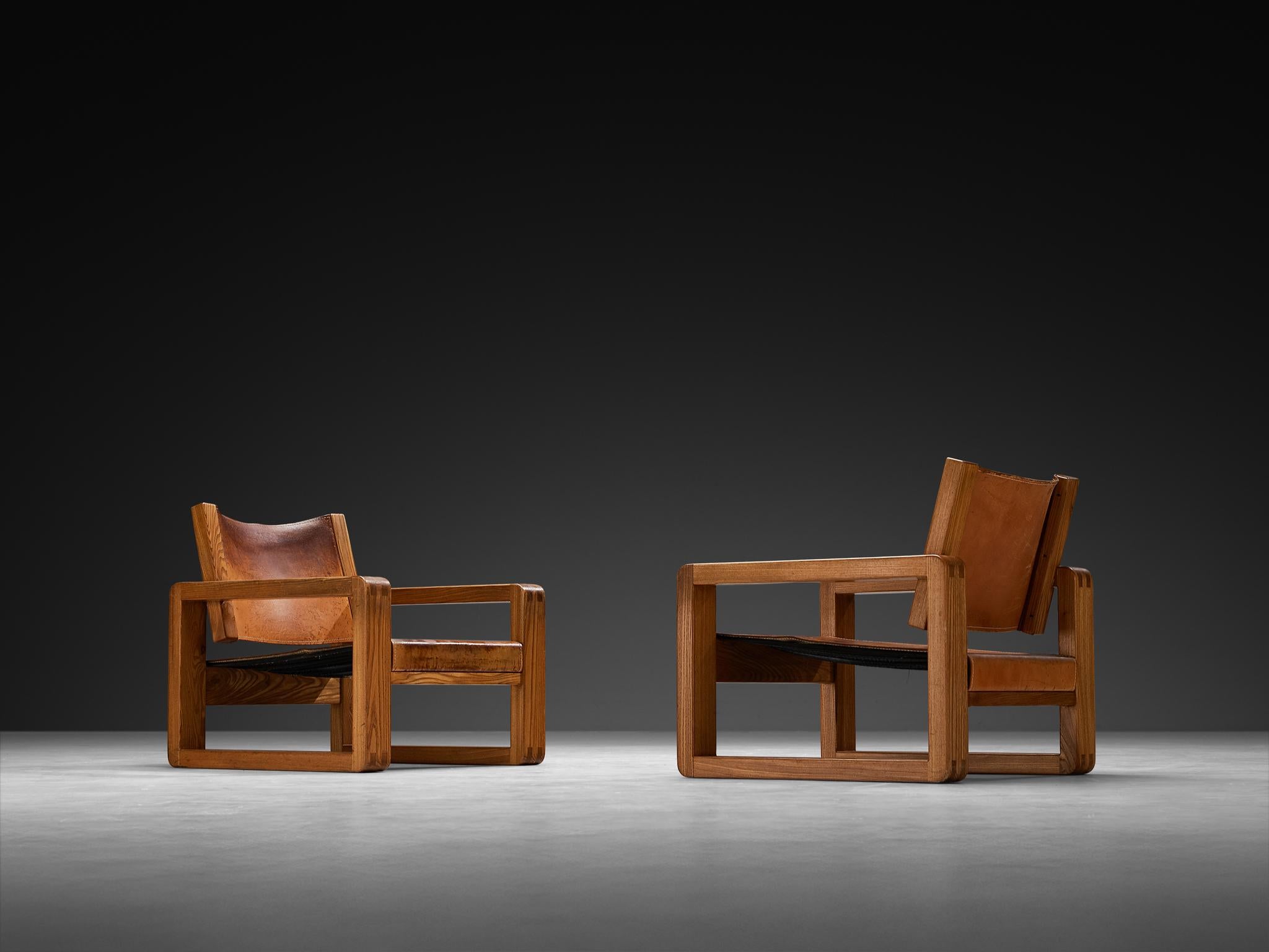 Galerie l'Orme  Fauteuil en orme et cuir cognac en vente 3