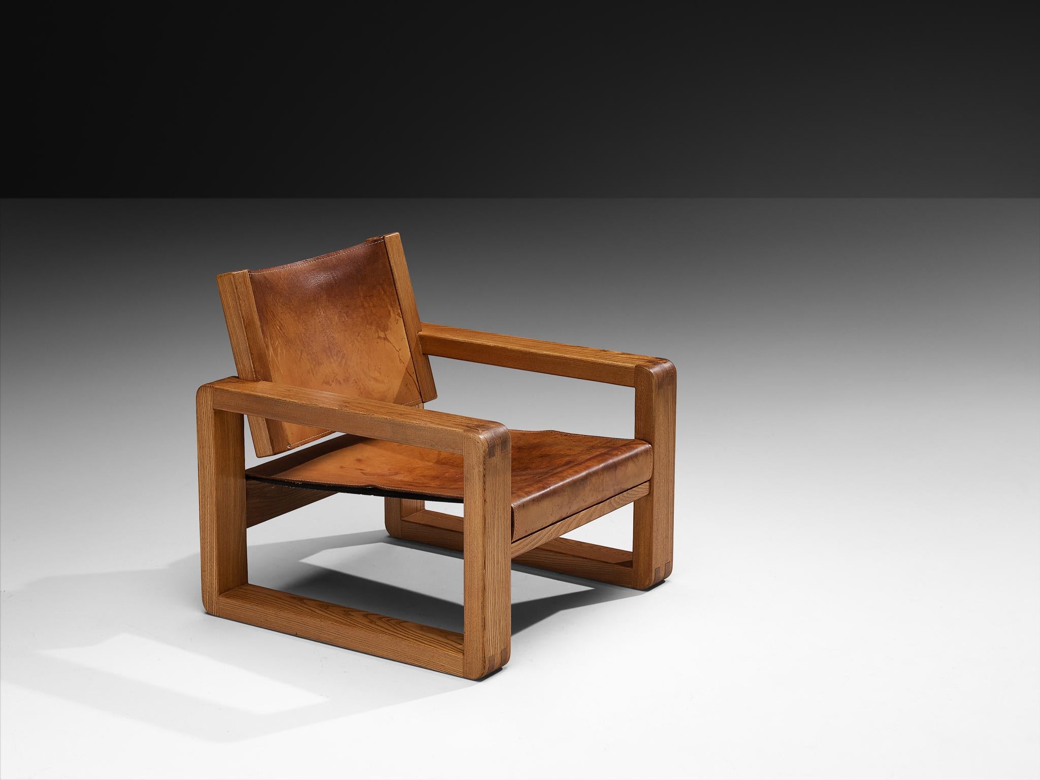Galerie l'Orme  Fauteuil en orme et cuir cognac Bon état - En vente à Waalwijk, NL