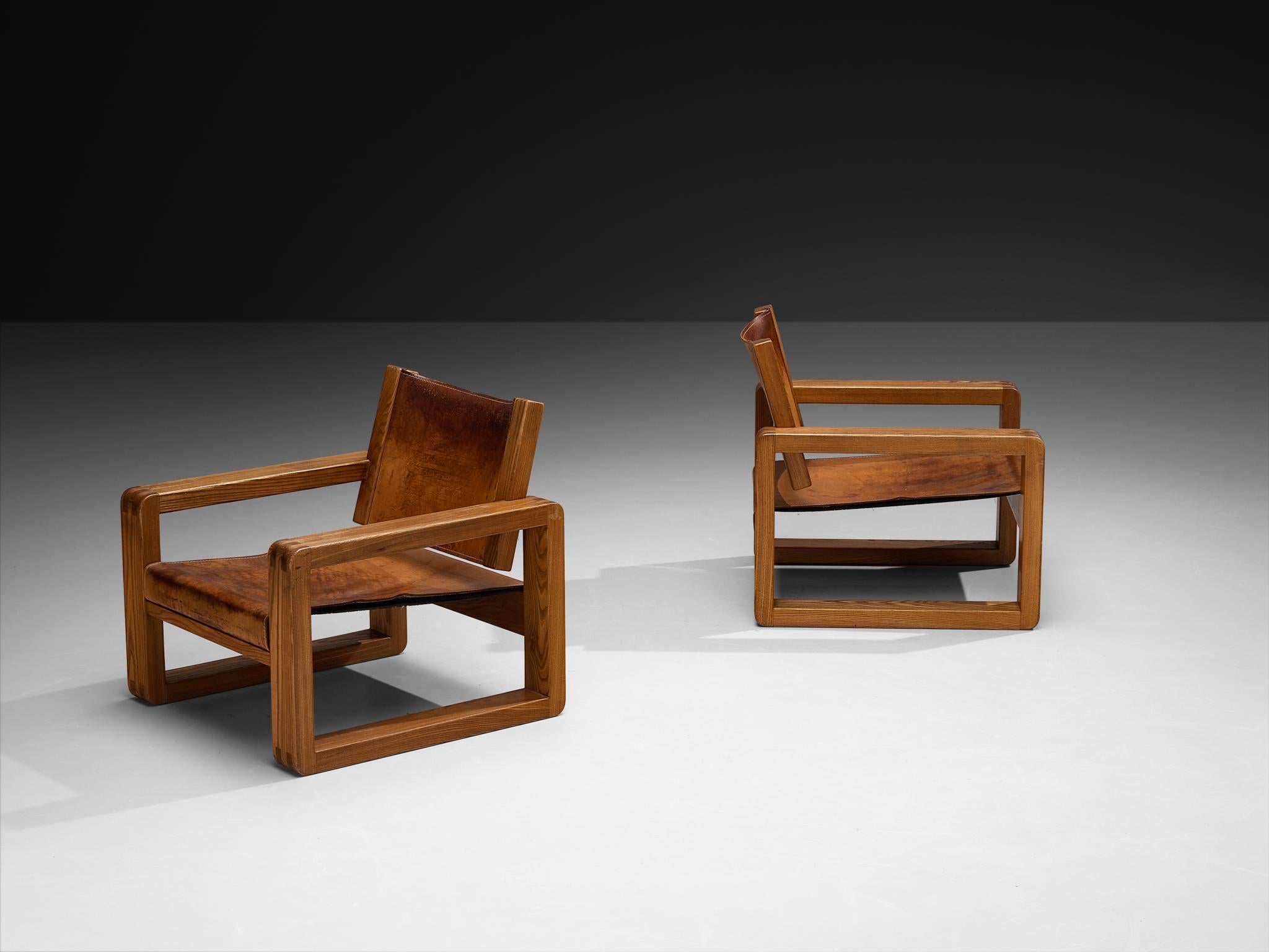 Cuir Galerie l'Orme  Fauteuil en orme et cuir cognac en vente