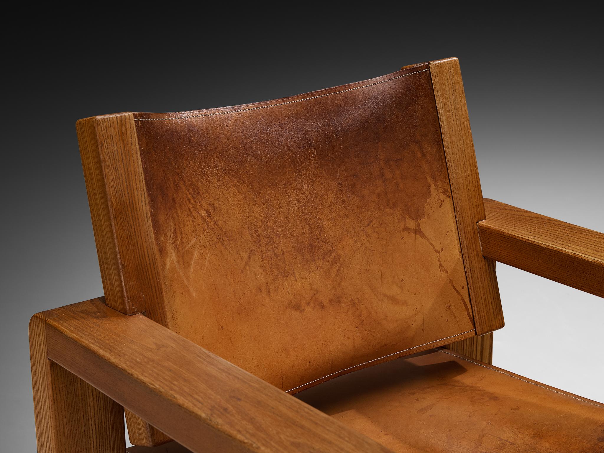 Galerie l'Orme  Fauteuil en orme et cuir cognac en vente 2