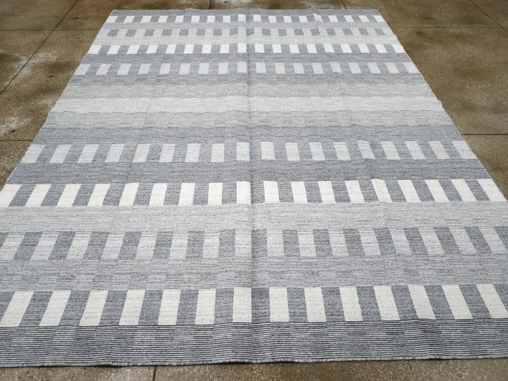 A modern Turkish flatweave room Size carpet handmade during the 21st century.

Measures: 9' 1