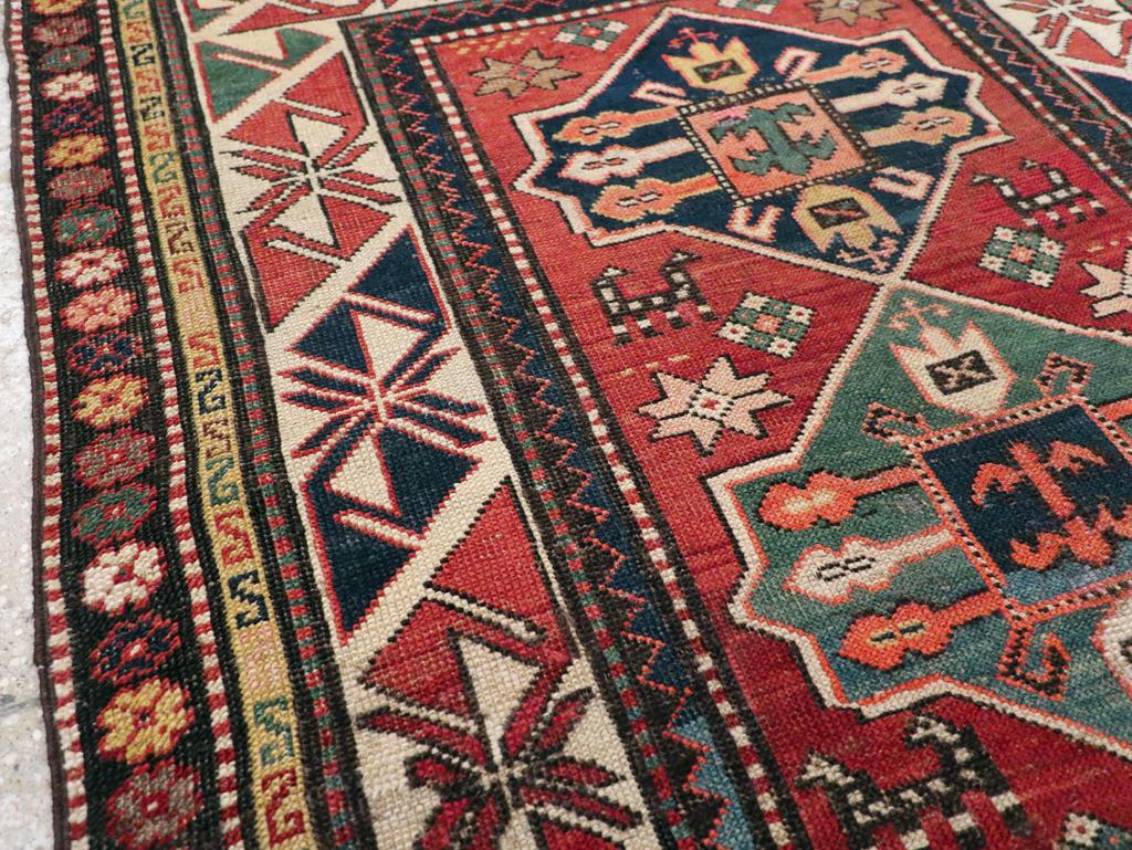 Kazakh Collection Shabab Collection du début du 20e siècle Caucasien Kazak Tapis de brouhaha en vente