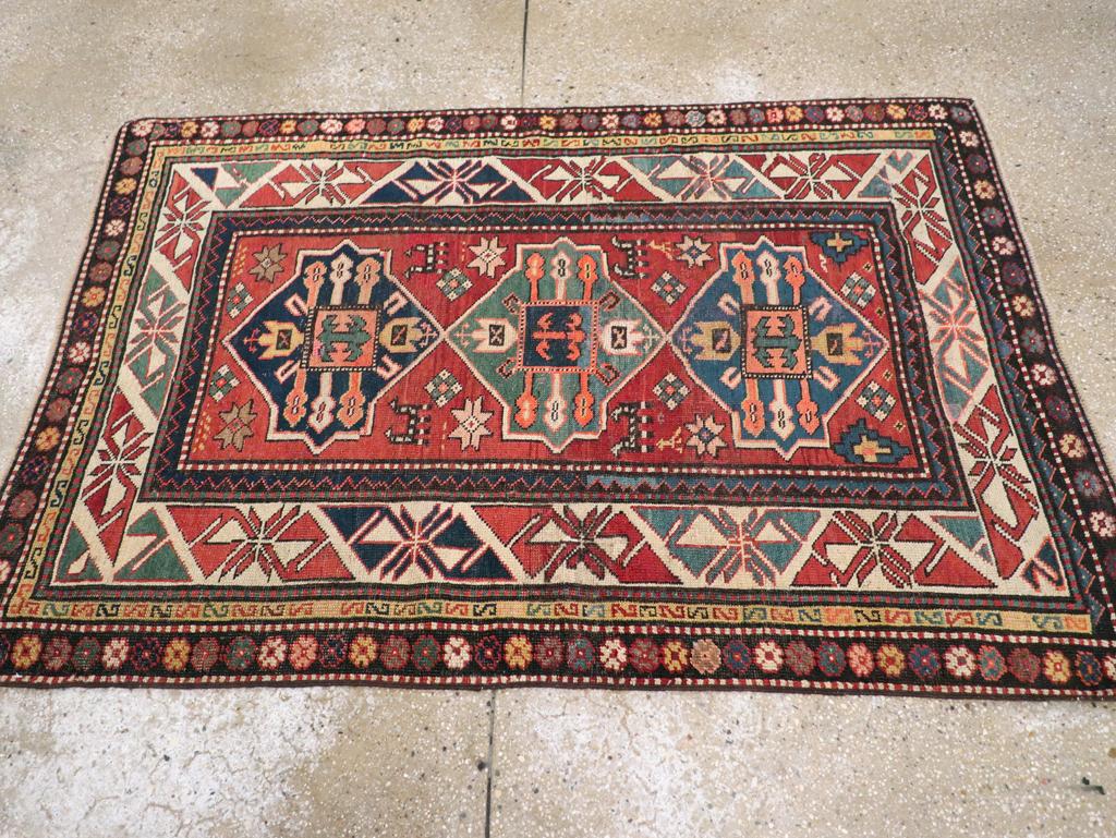 Noué à la main Collection Shabab Collection du début du 20e siècle Caucasien Kazak Tapis de brouhaha en vente