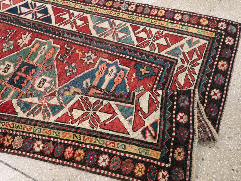 Laine Collection Shabab Collection du début du 20e siècle Caucasien Kazak Tapis de brouhaha en vente