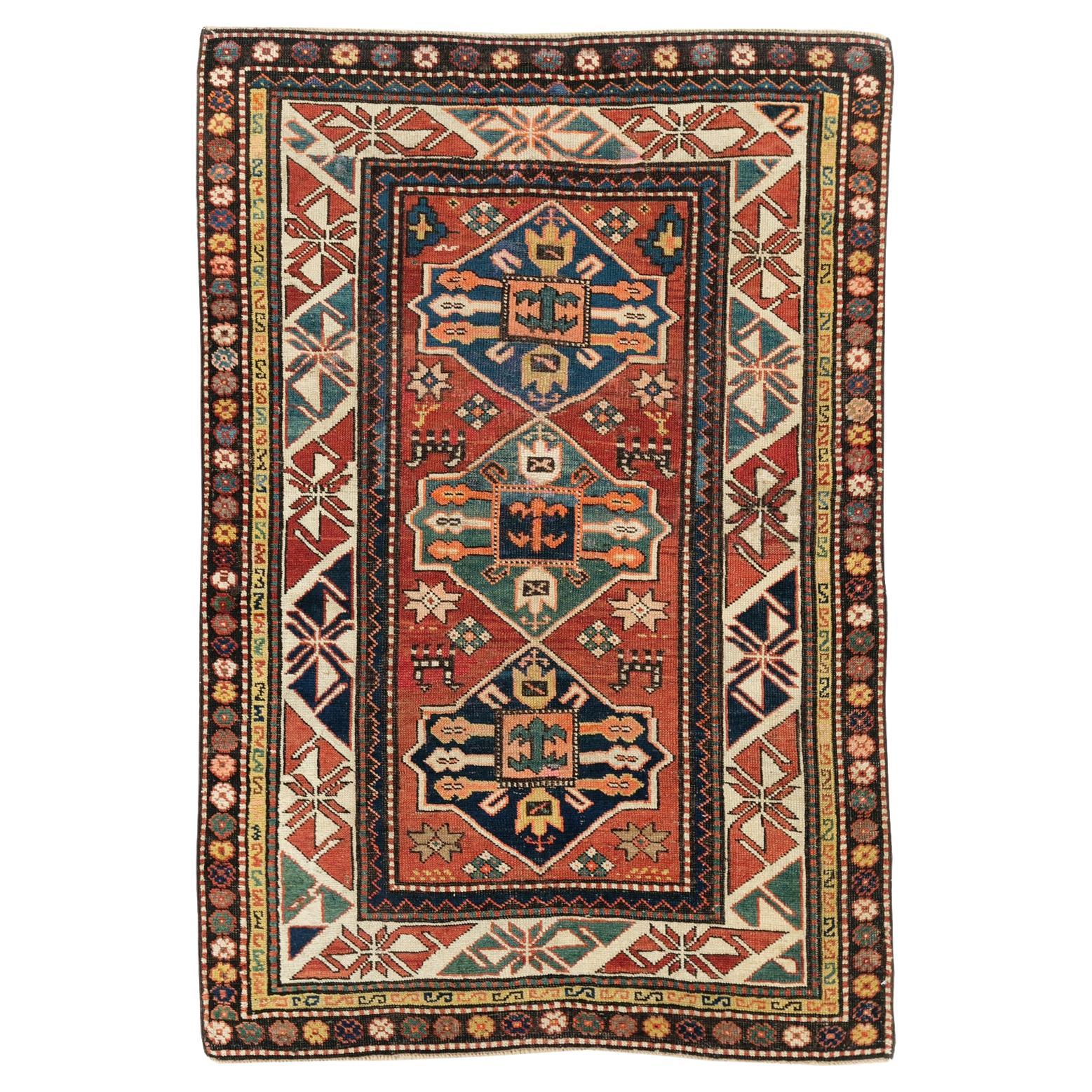 Collection Shabab Collection du début du 20e siècle Caucasien Kazak Tapis de brouhaha en vente