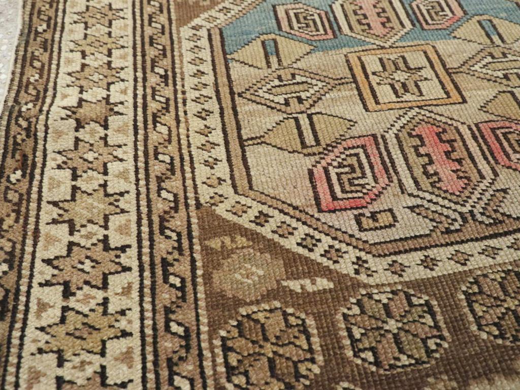 Colección Galerie Shabab Alfombra caucásica Shirvan de principios del siglo XX Tribal en venta