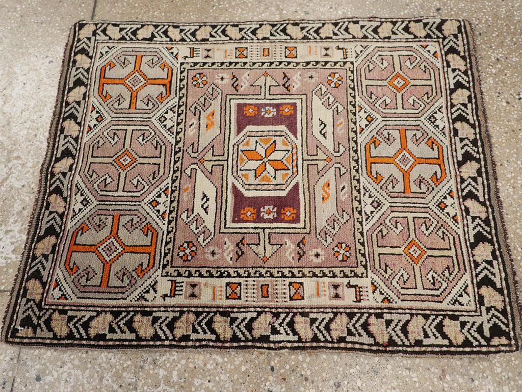 Colección Galerie Shabab Alfombra caucásica Shirvan de principios del siglo XX Persa en venta