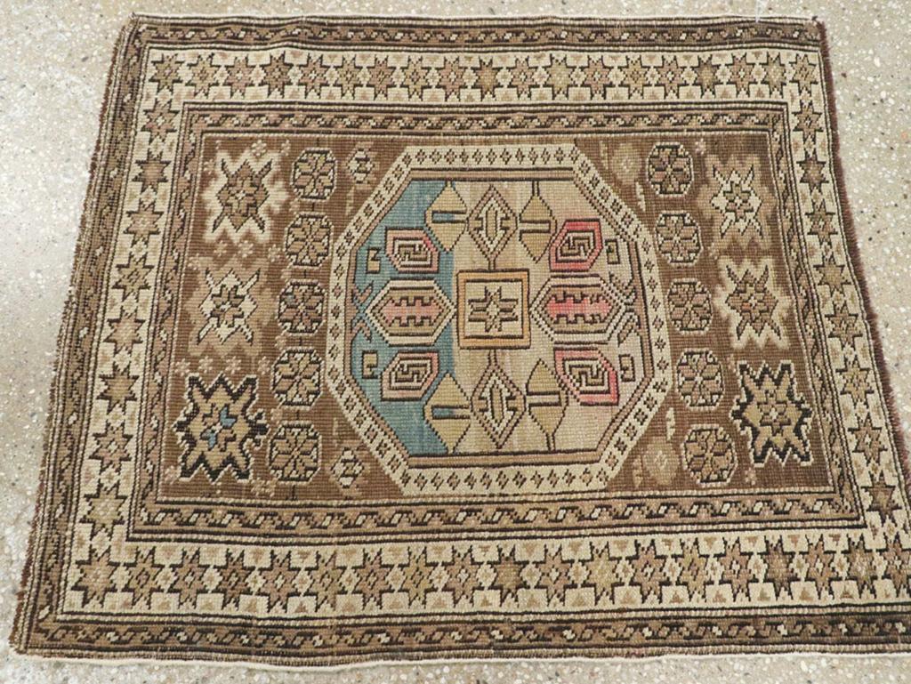 Colección Galerie Shabab Alfombra caucásica Shirvan de principios del siglo XX Caucásico en venta