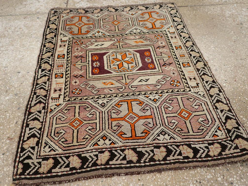 Colección Galerie Shabab Alfombra caucásica Shirvan de principios del siglo XX en Excelente estado para la venta en New York, NY