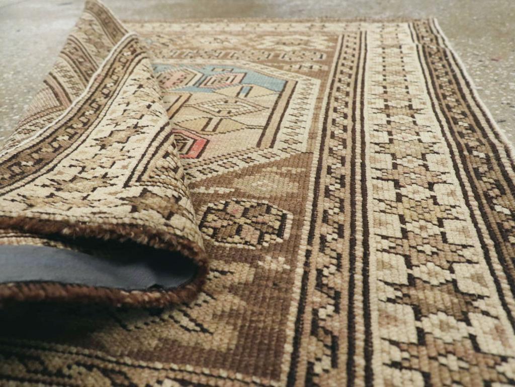 Colección Galerie Shabab Alfombra caucásica Shirvan de principios del siglo XX en Excelente estado para la venta en New York, NY