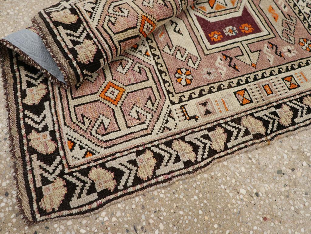 Colección Galerie Shabab Alfombra caucásica Shirvan de principios del siglo XX en venta 1