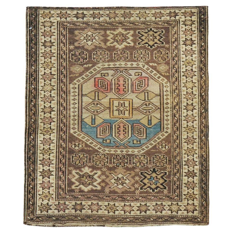 Colección Galerie Shabab Alfombra caucásica Shirvan de principios del siglo XX