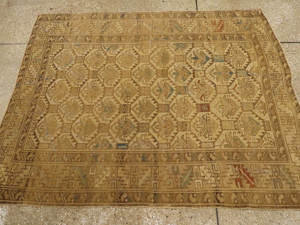 Colección Galerie Shabab Alfombra arrojadiza caucásica Shirvan de principios del siglo XX Anudado a mano en venta