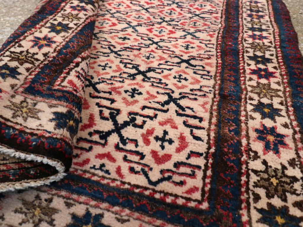 Collection Shabab Collection du début du 20e siècle Tapis Shirvan du Caucase Excellent état - En vente à New York, NY