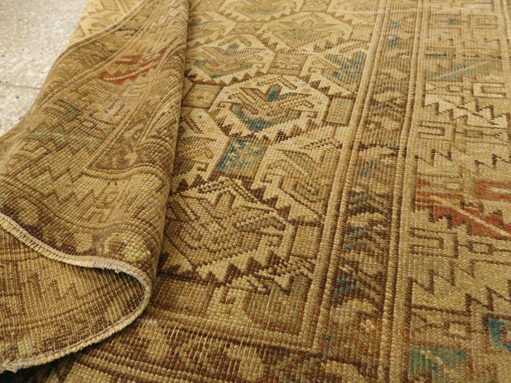 Colección Galerie Shabab Alfombra arrojadiza caucásica Shirvan de principios del siglo XX en Excelente estado para la venta en New York, NY
