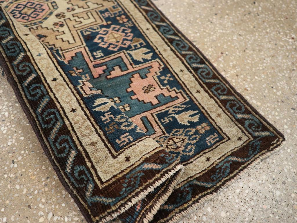 Colección Galerie Shabab Alfombra arrojadiza caucásica Shirvan de principios del siglo XX Lana en venta