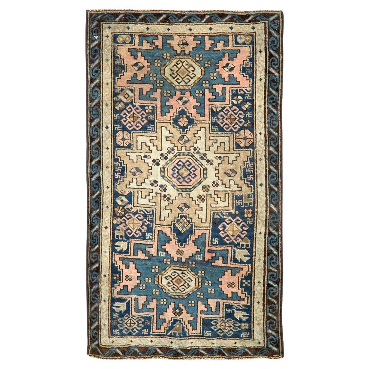 Colección Galerie Shabab Alfombra arrojadiza caucásica Shirvan de principios del siglo XX en venta